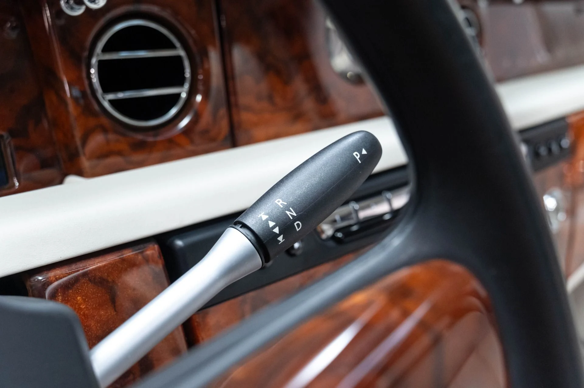 mph091_2985653639_Used_2013_Rolls_Royce_Phantom_1784226914_70dffe6135