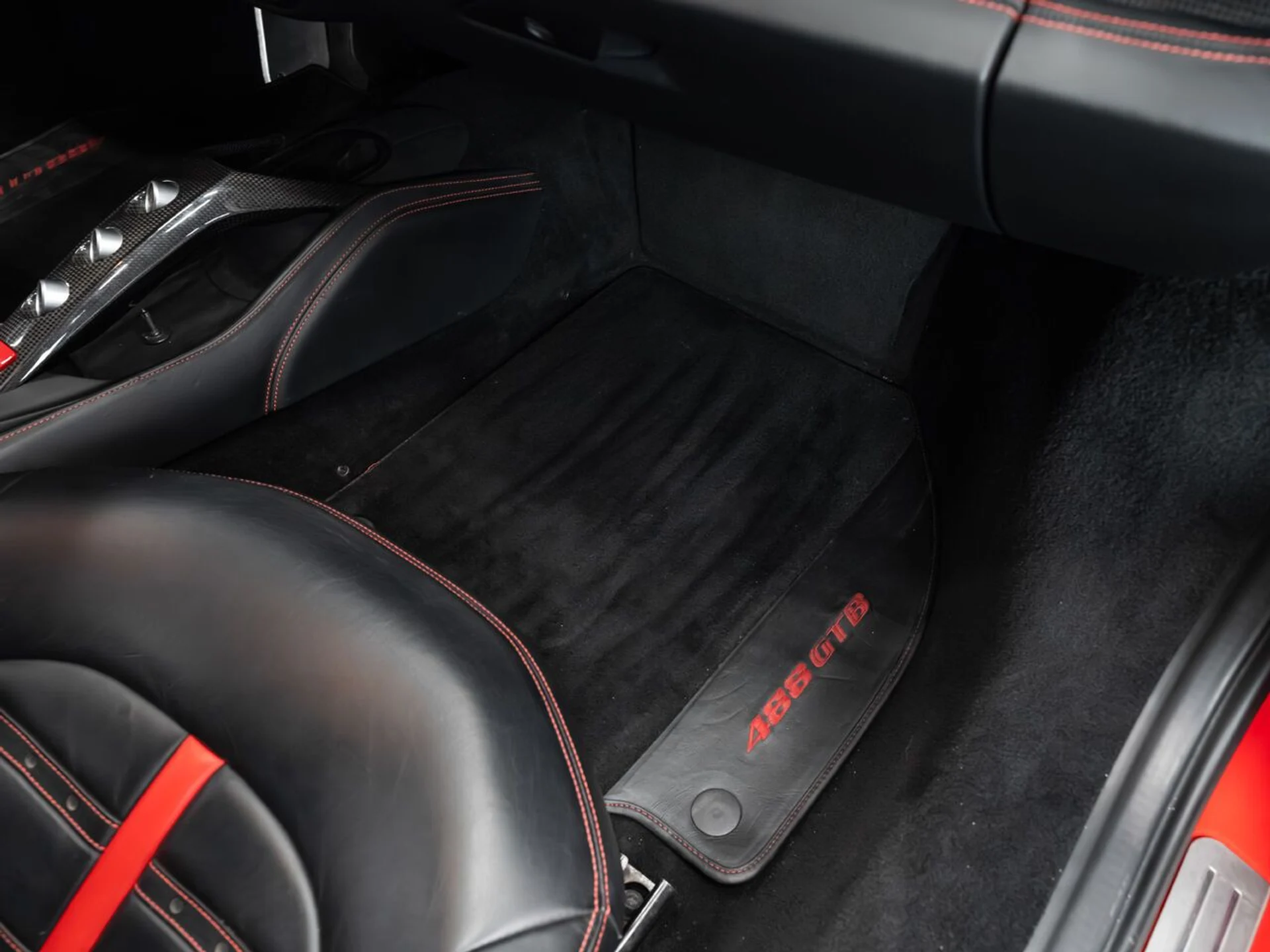 mph091_3076905128_ferrari_488_gtb_2017_d16bcfe5e5