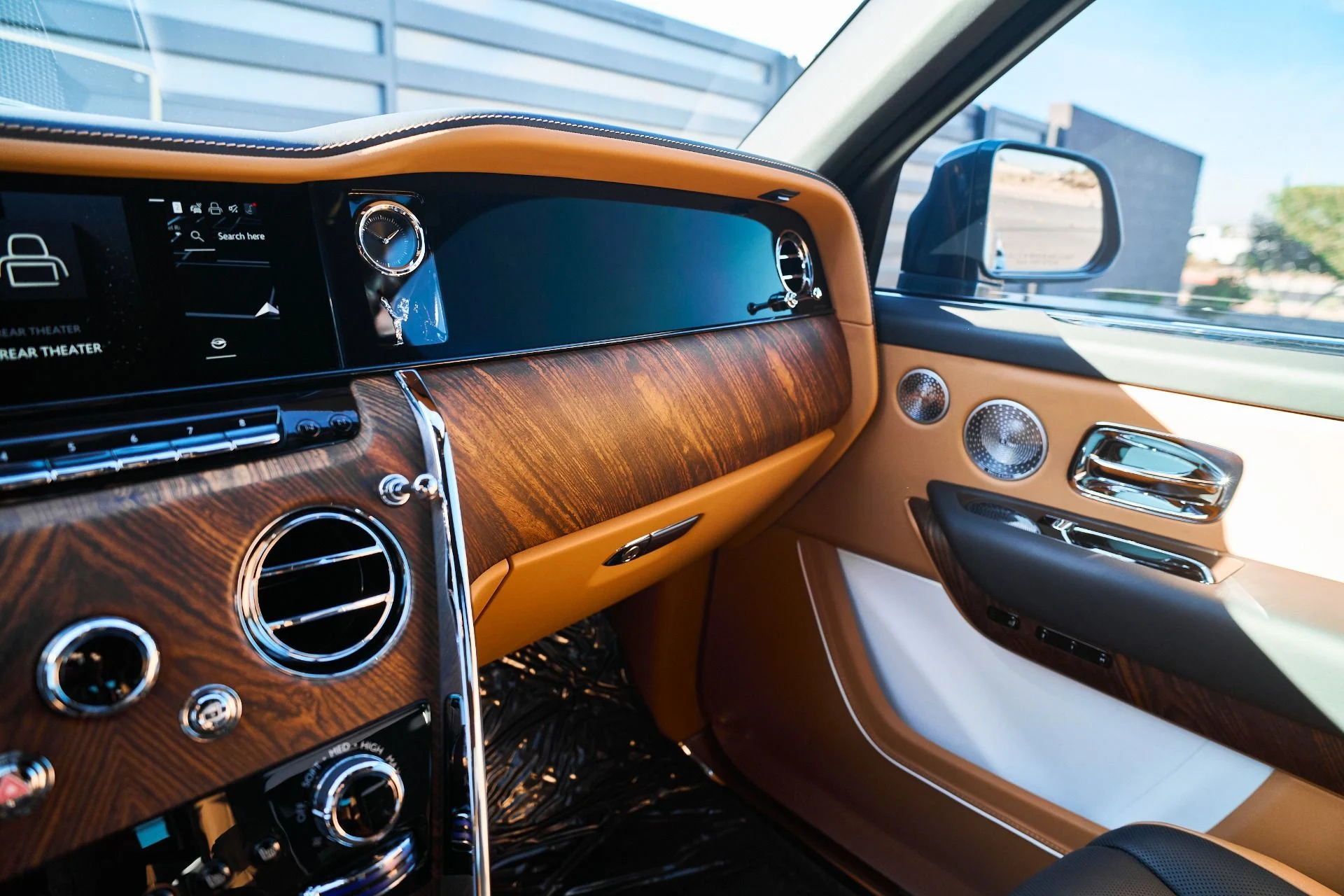 mph091_3131283755_Used_2025_Rolls_Royce_Cullinan_Base_1766020541_33139d036b