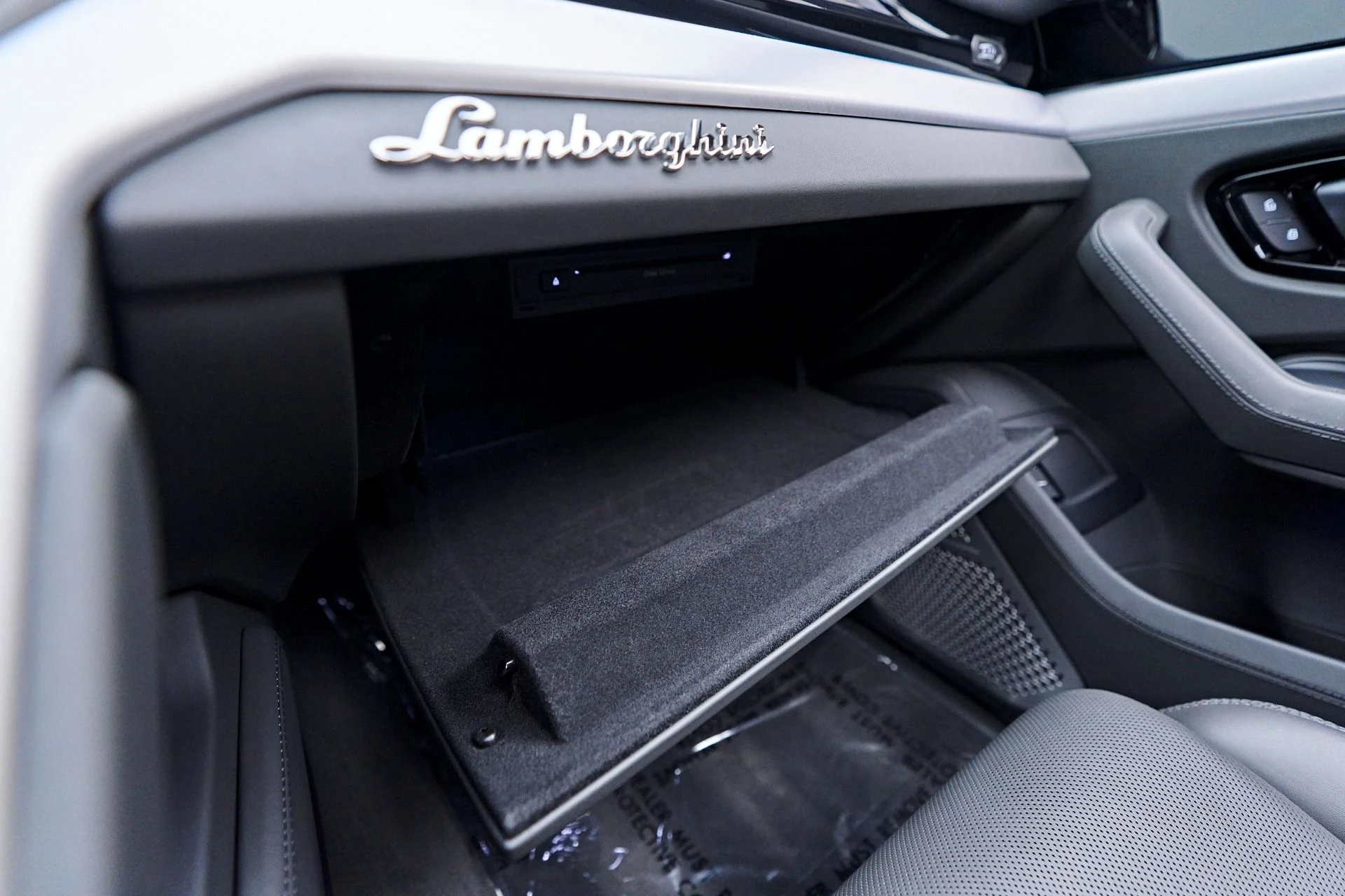 mph091_3276578629_Used_2020_Lamborghini_Urus_Base_1754965756_f3e6b6507e