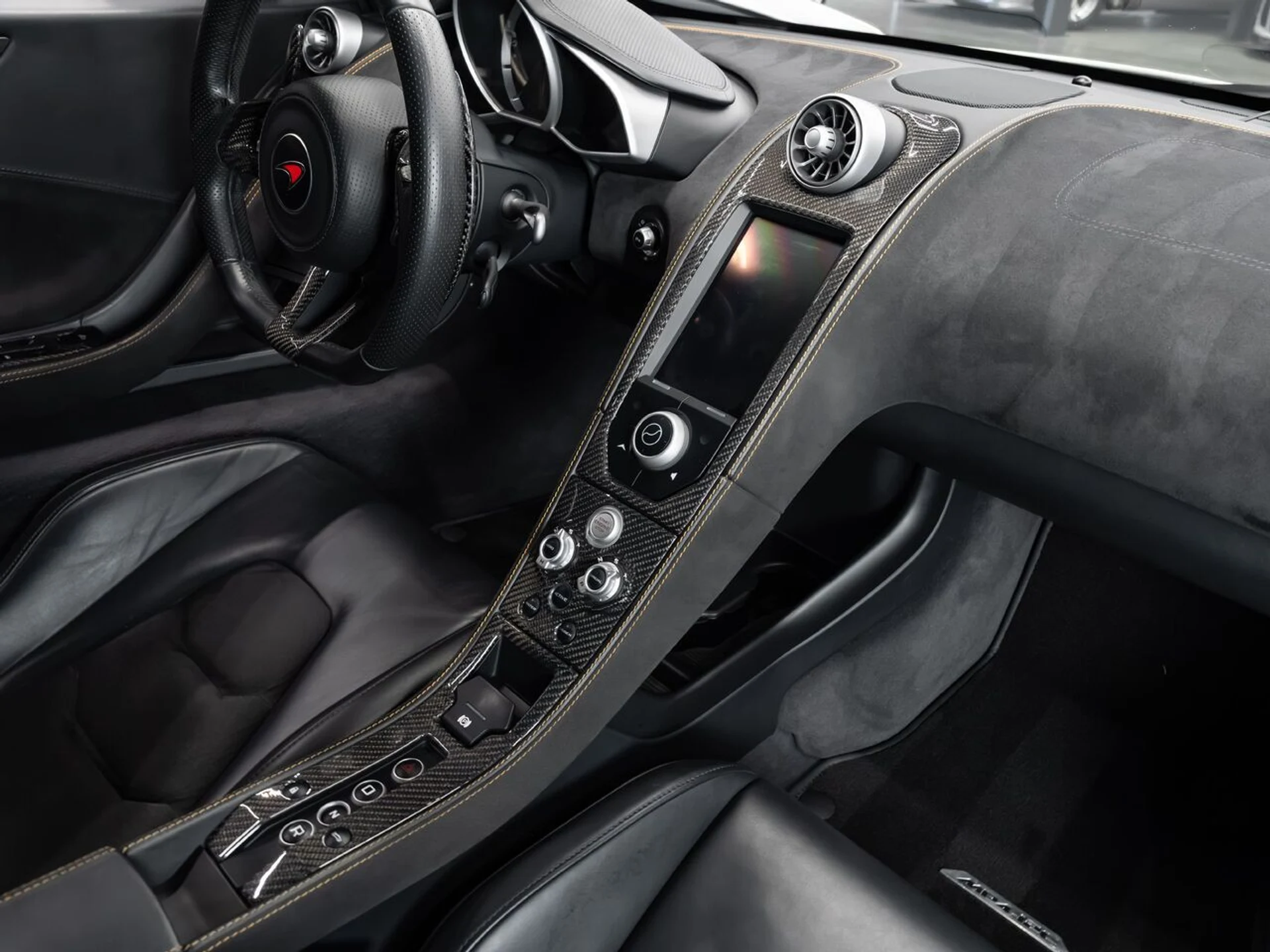 mph091_3556902168_mclaren_mp4_12c_2012_cd5552f4c4