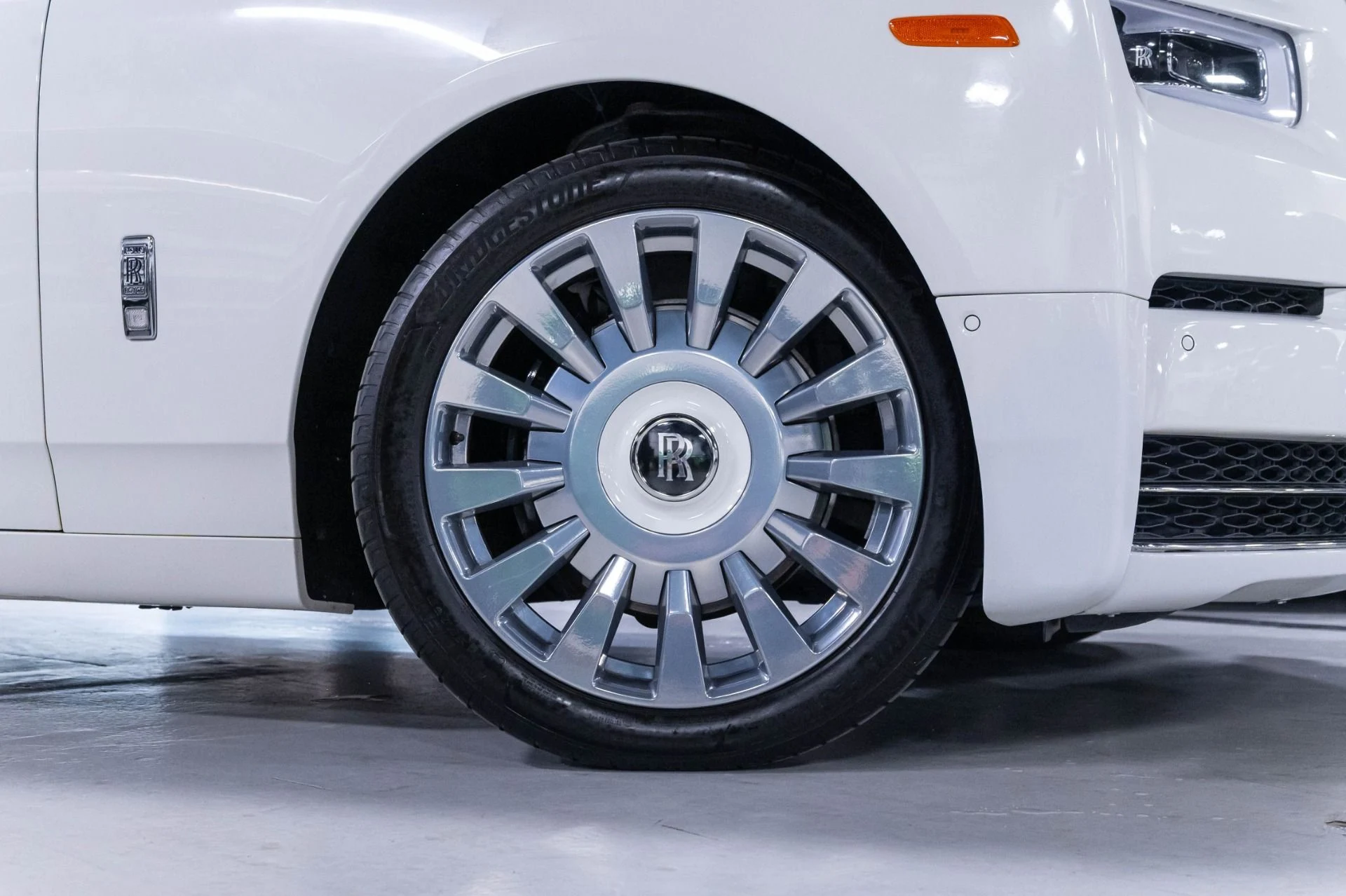 mph091_384776563_Used_2019_Rolls_Royce_Phantom_1784063989_ef9a26ec67