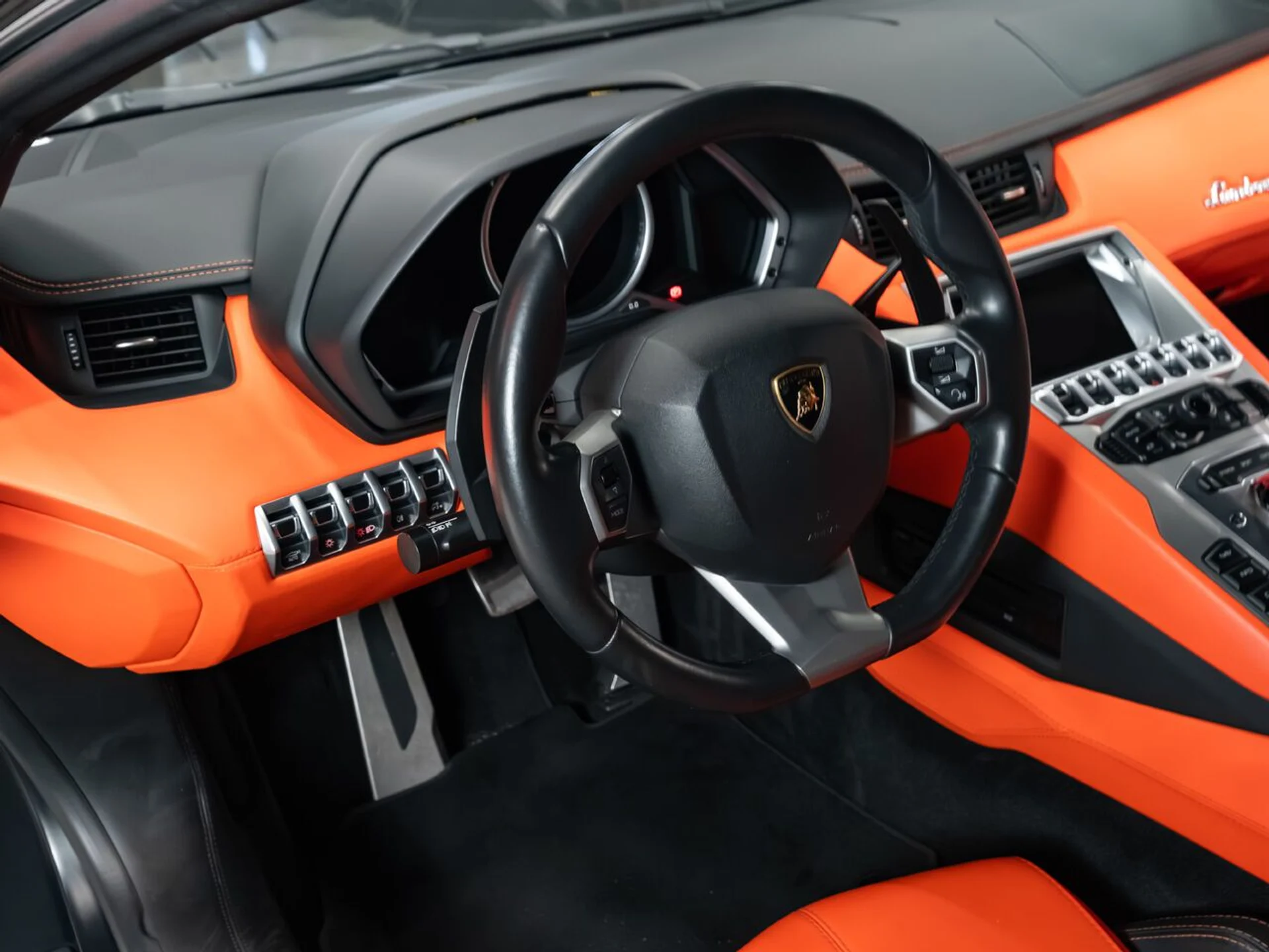 mph091_3998179378_lamborghini_aventador_2015_be6d7c971b