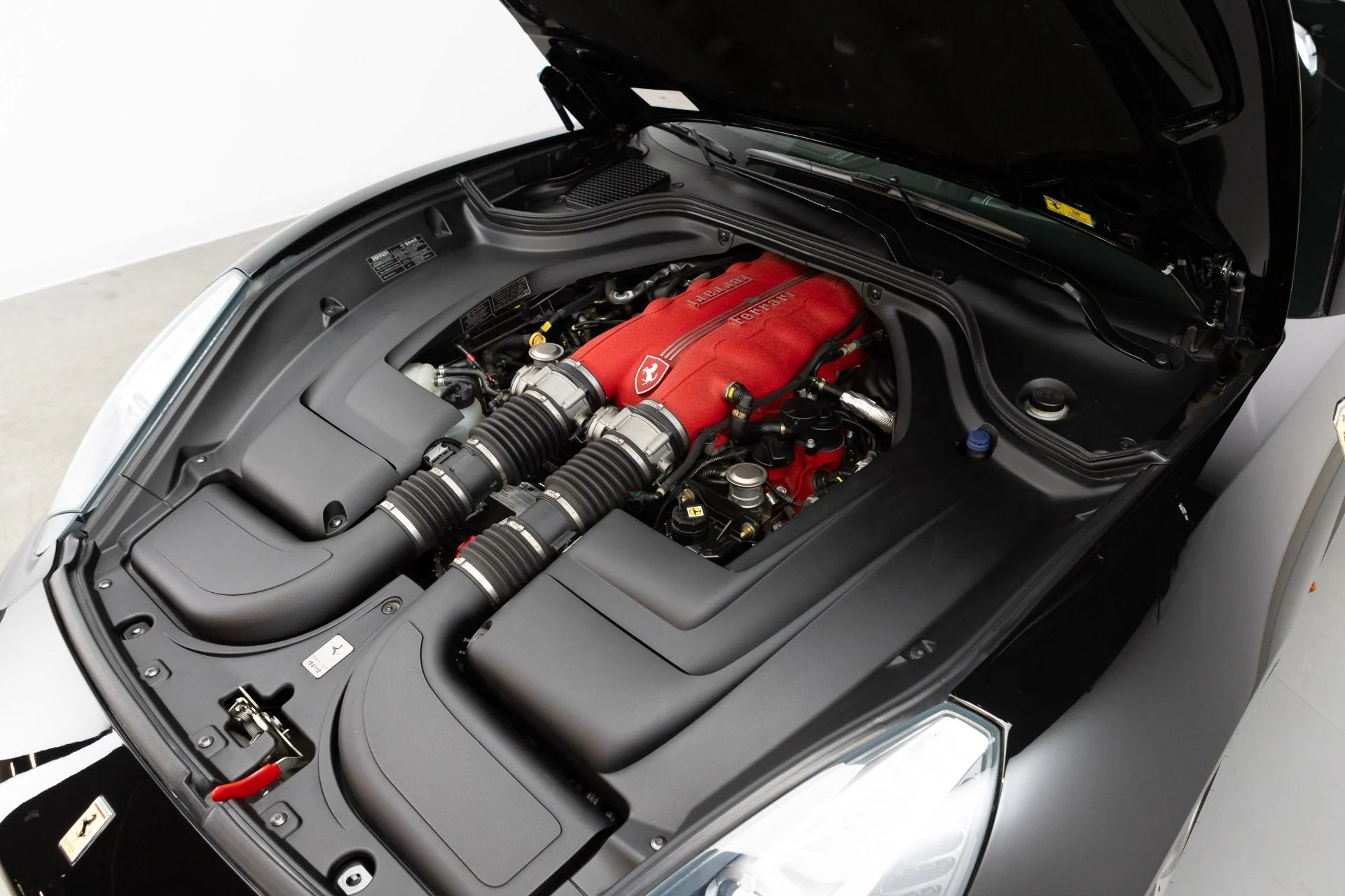 mph091_4265368922_Used_2010_Ferrari_California_1773068513_05e37203c7