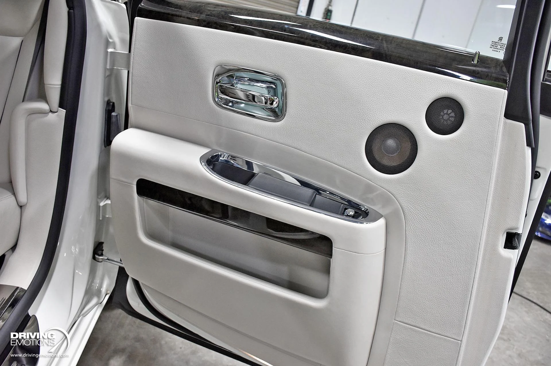 mph091_980561326_872_p92_l_9ad7076231