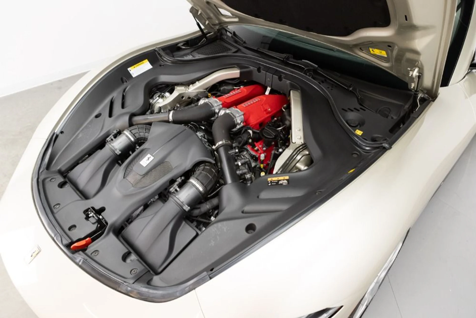 mph092_1045126116_Used_2024_Ferrari_Roma_Spider_0ee20a490d