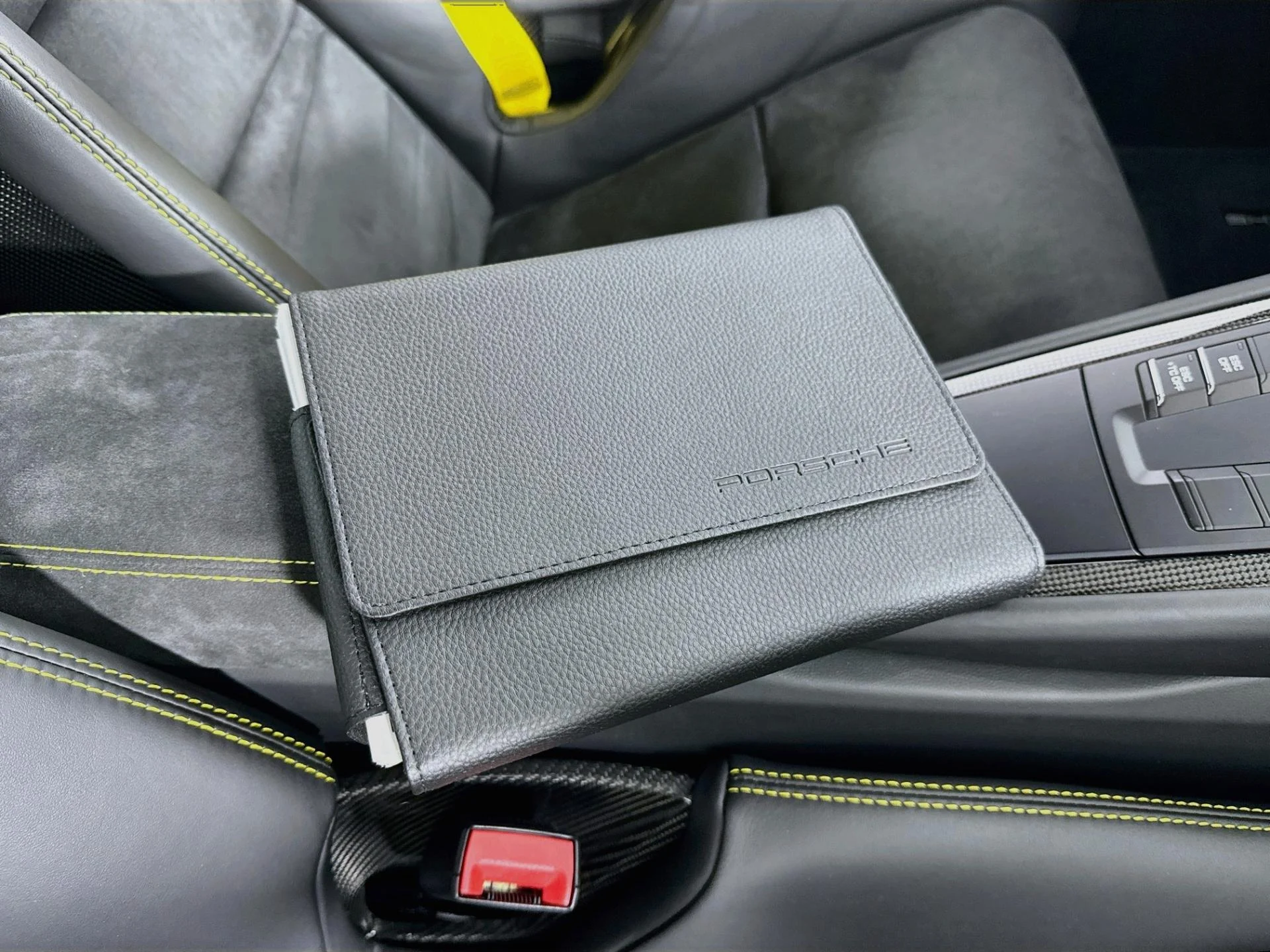 mph092_1250172291_Used_2018_Porsche_911_GT_2_RS_1790873216_2a9cc0912c