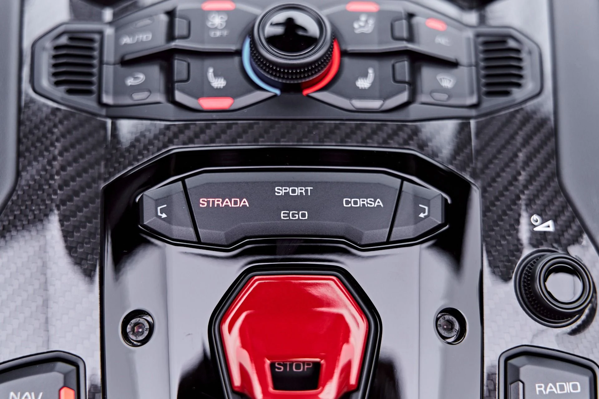 mph092_1373106460_Used_2021_Lamborghini_Aventador_SVJ_Base_1784080312_3412d1e0a9