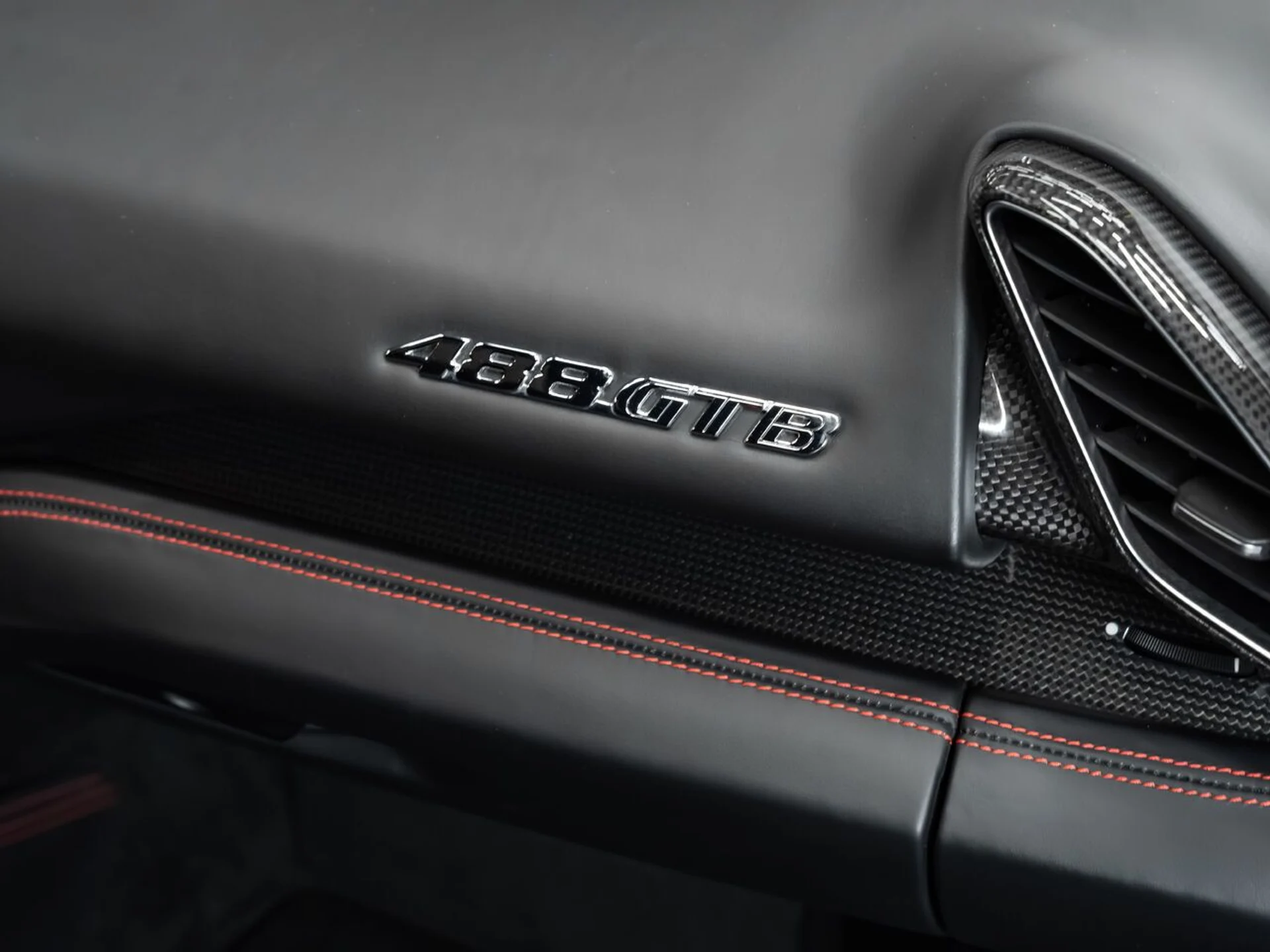 mph092_1511200890_ferrari_488_gtb_2017_d197dd38c7