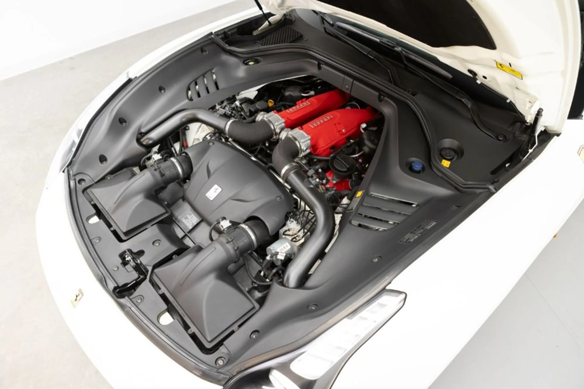 mph092_1705873010_Used_2016_Ferrari_California_T_fb2a1624bb