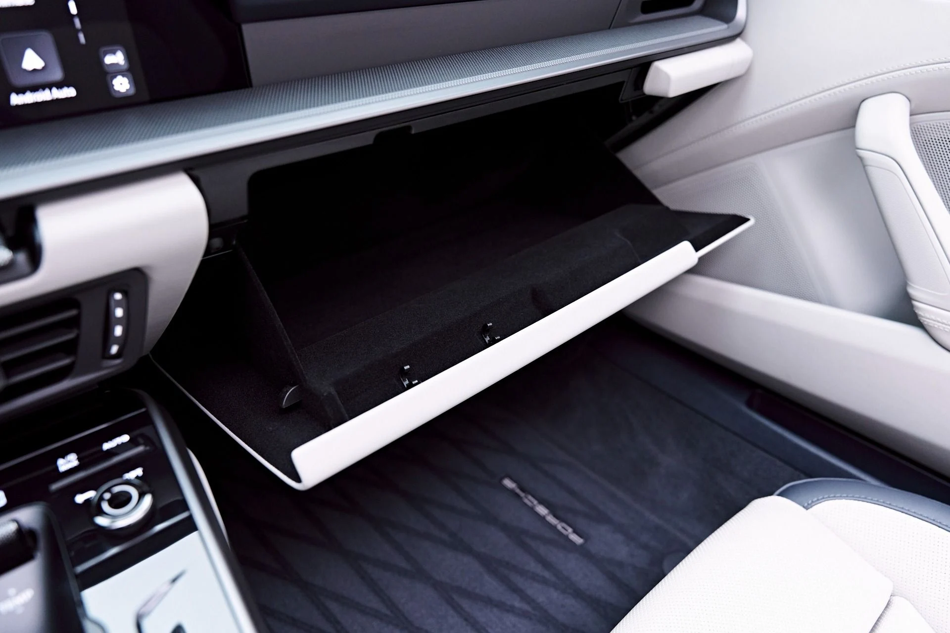 mph092_1870533941_Used_2025_Porsche_911_Carrera_1777504874_79b2b6e79d