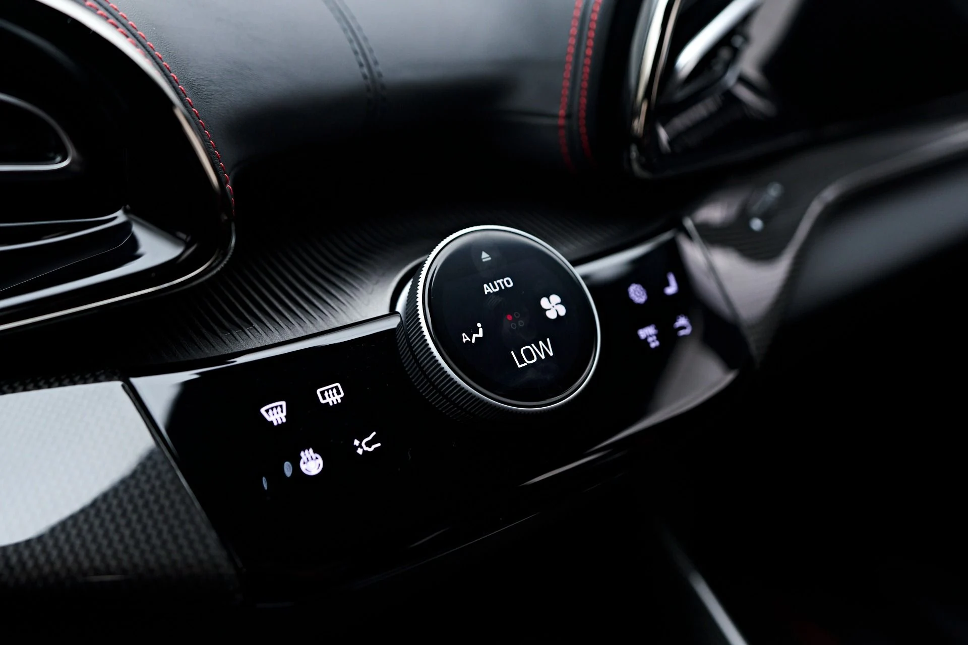 mph092_2015319888_Used_2024_Ferrari_Purosangue_Base_1757201219_5a0e49a978