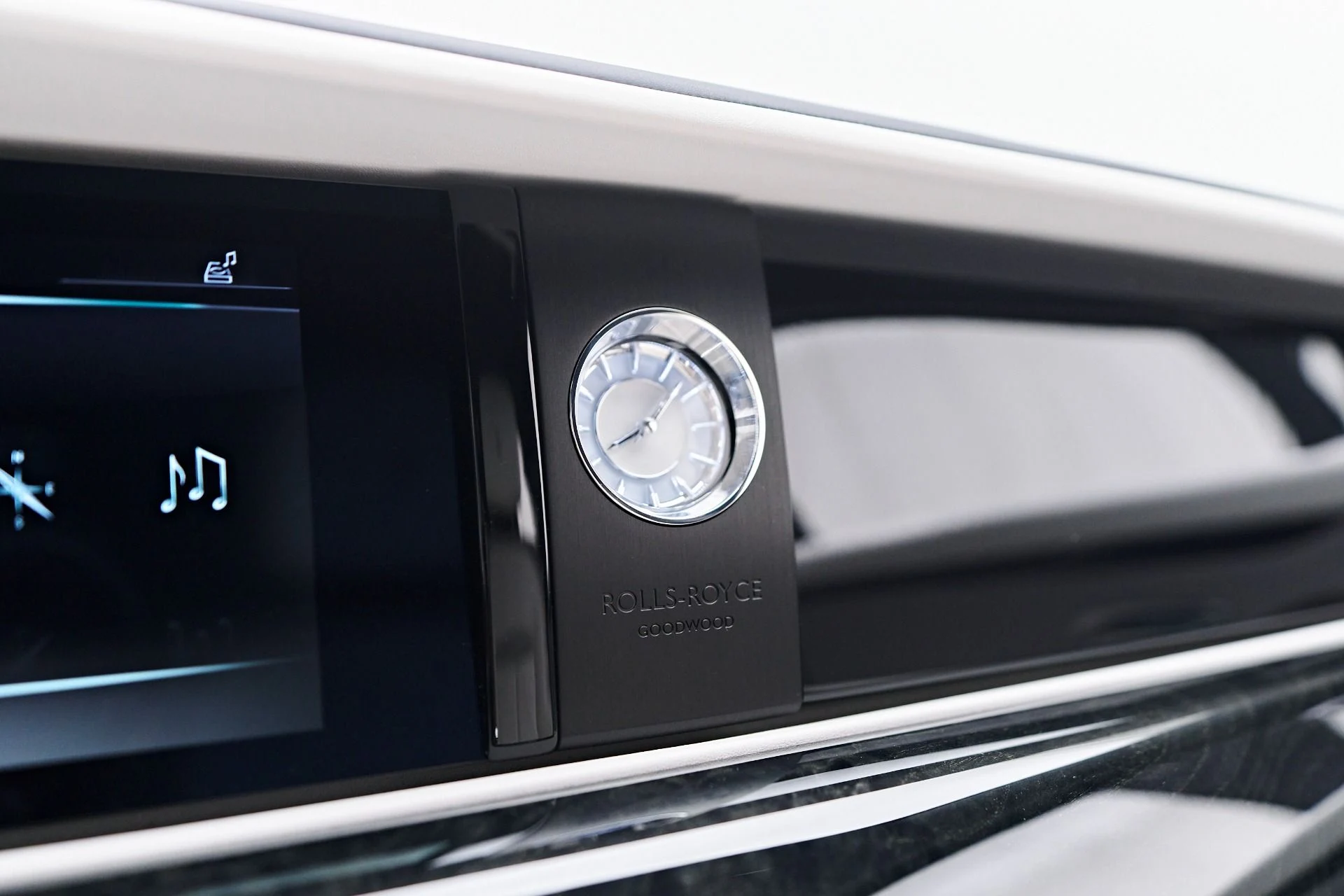 mph092_2089764949_Used_2024_Rolls_Royce_Ghost_Base_1752169894_9f4d3be795