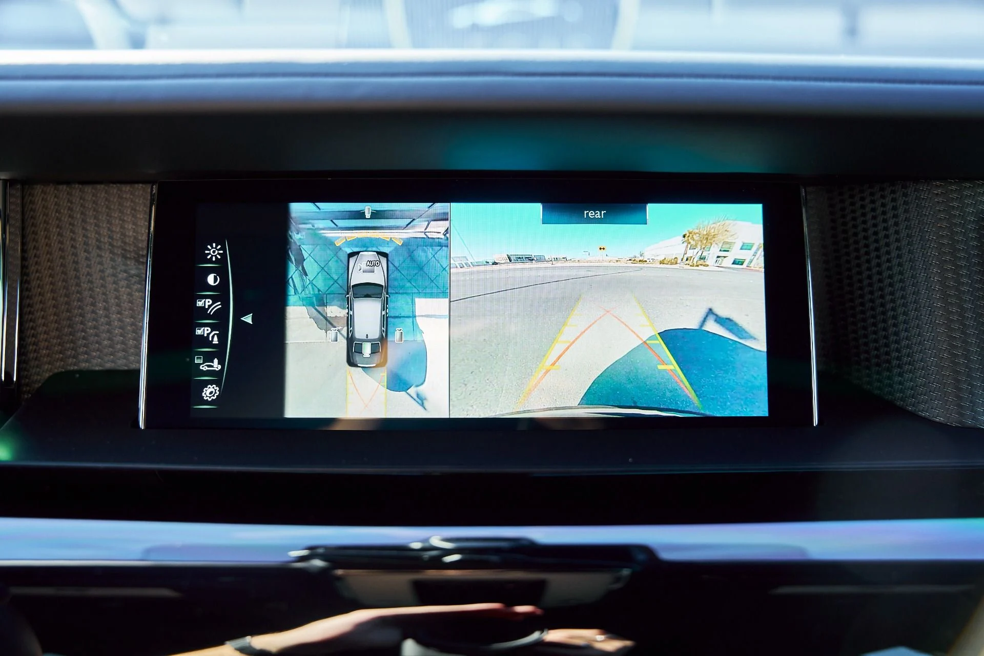 mph092_2351583303_Used_2024_Rolls_Royce_Phantom_Base_1770700196_7ccc49496f