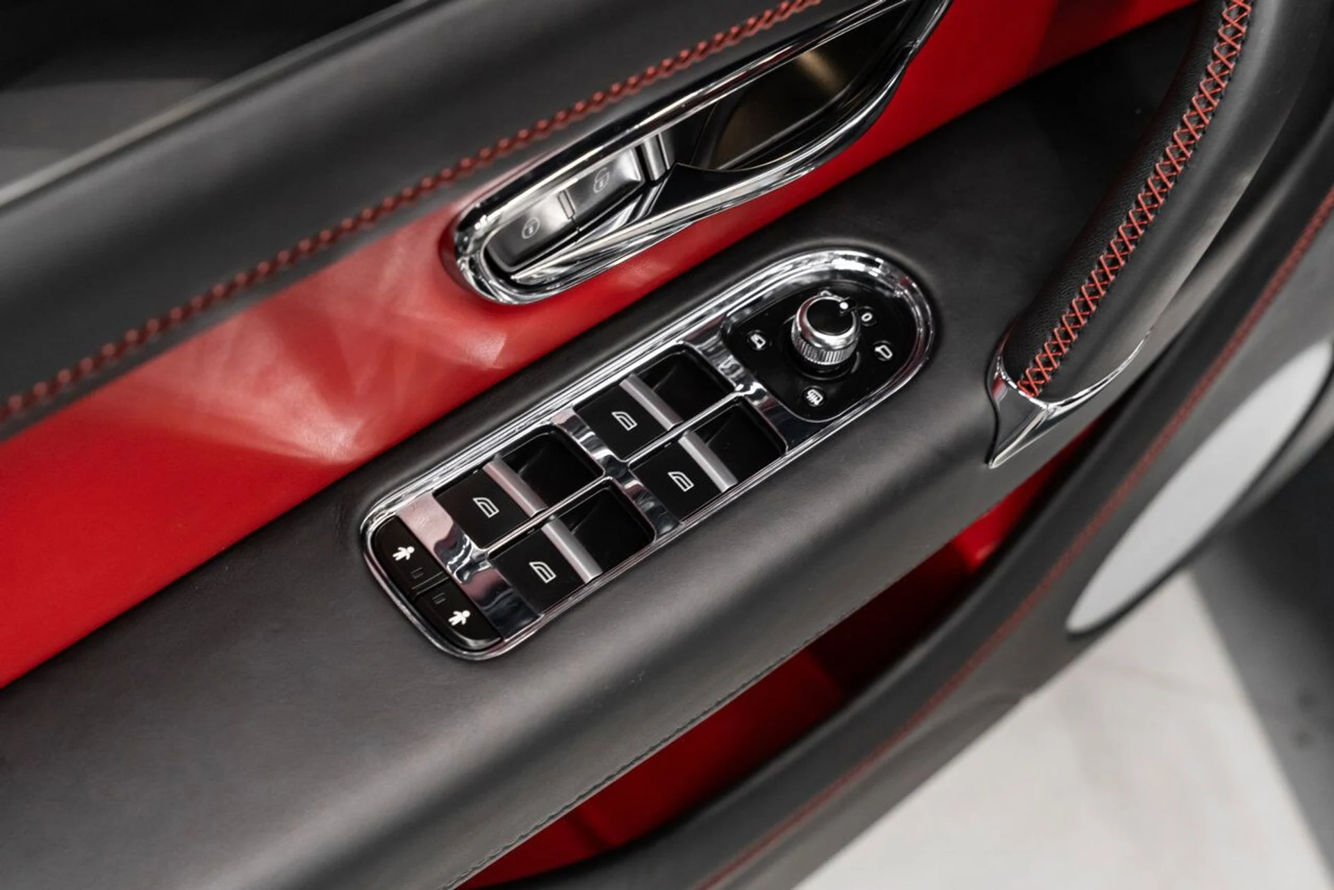 mph092_2413369244_bentley_bentayga_2019_c17b4ea19c