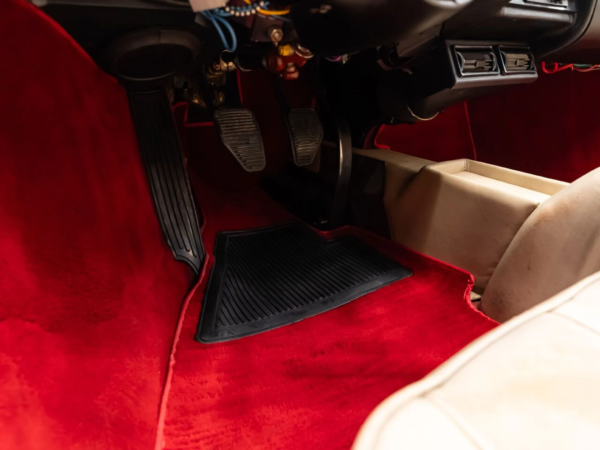 mph092_2446281740_ferrari_308_gtsi_1982_b79f877eee