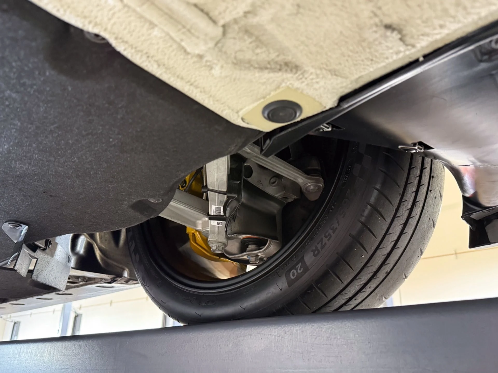 mph092_2757431560_Used_2018_Porsche_911_GT_2_RS_1792444225_bd81682831