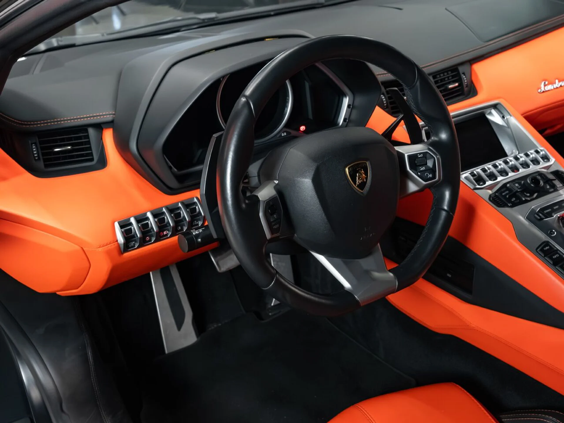 mph092_2799511850_lamborghini_aventador_2015_43fe8180a6