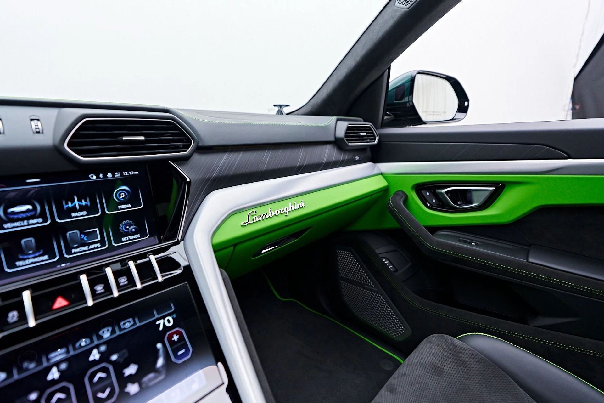 mph092_2939179792_Used_2024_Lamborghini_Urus_S_1745956869_8e93211595