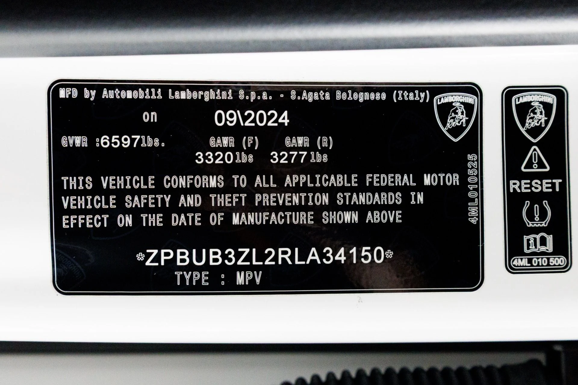 mph092_2991836347_Used_2024_Lamborghini_Urus_S_1775674860_961dbb7aad