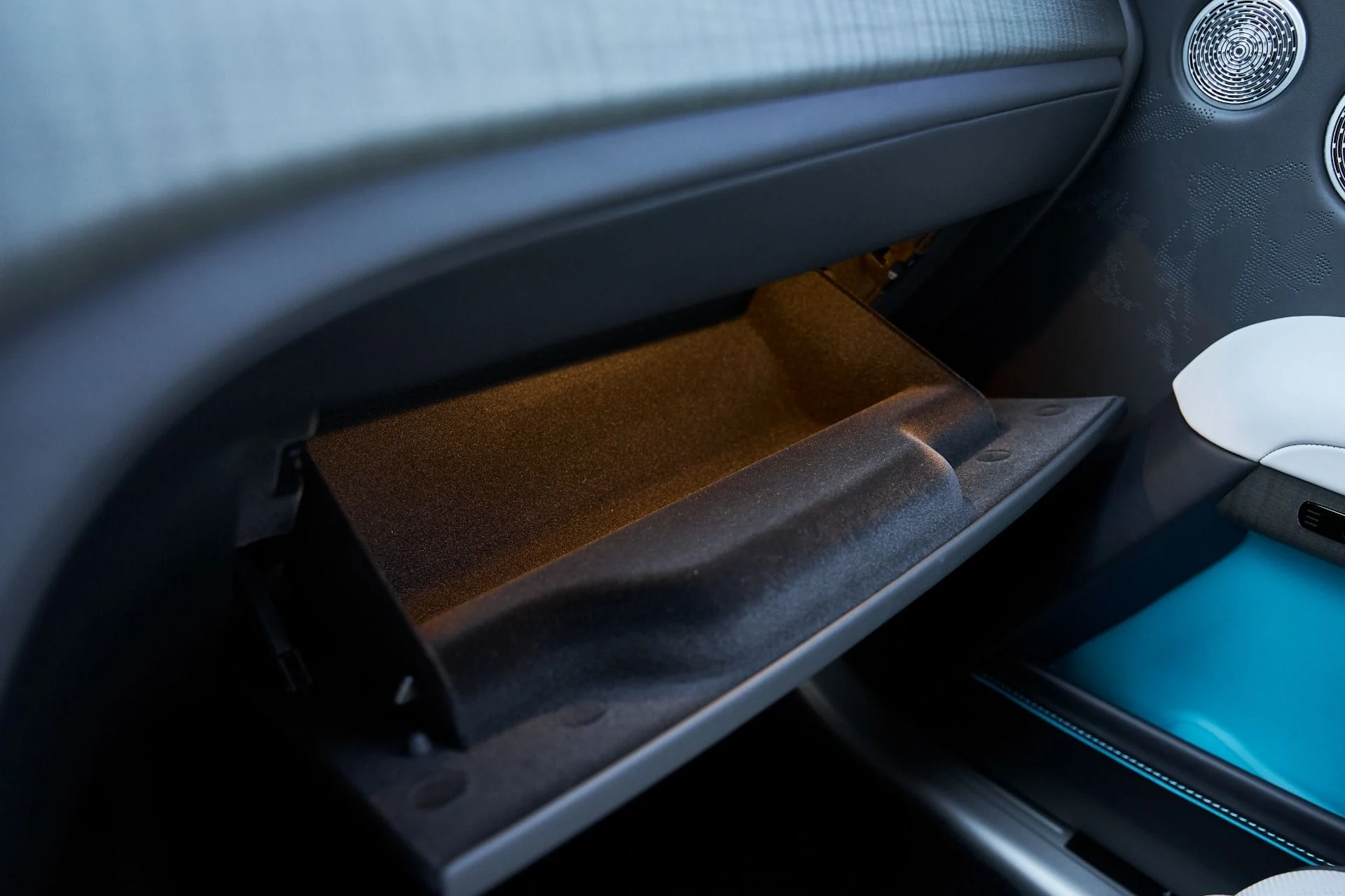 mph092_3572595422_Used_2025_Rolls_Royce_Ghost_Base_1770087554_68b9cbb71d