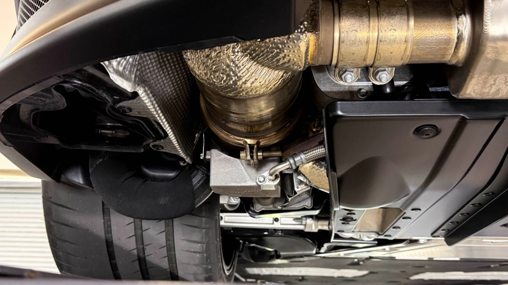 mph092_3882923036_Used_2018_Porsche_911_GT_2_RS_1762388145_0509f52045