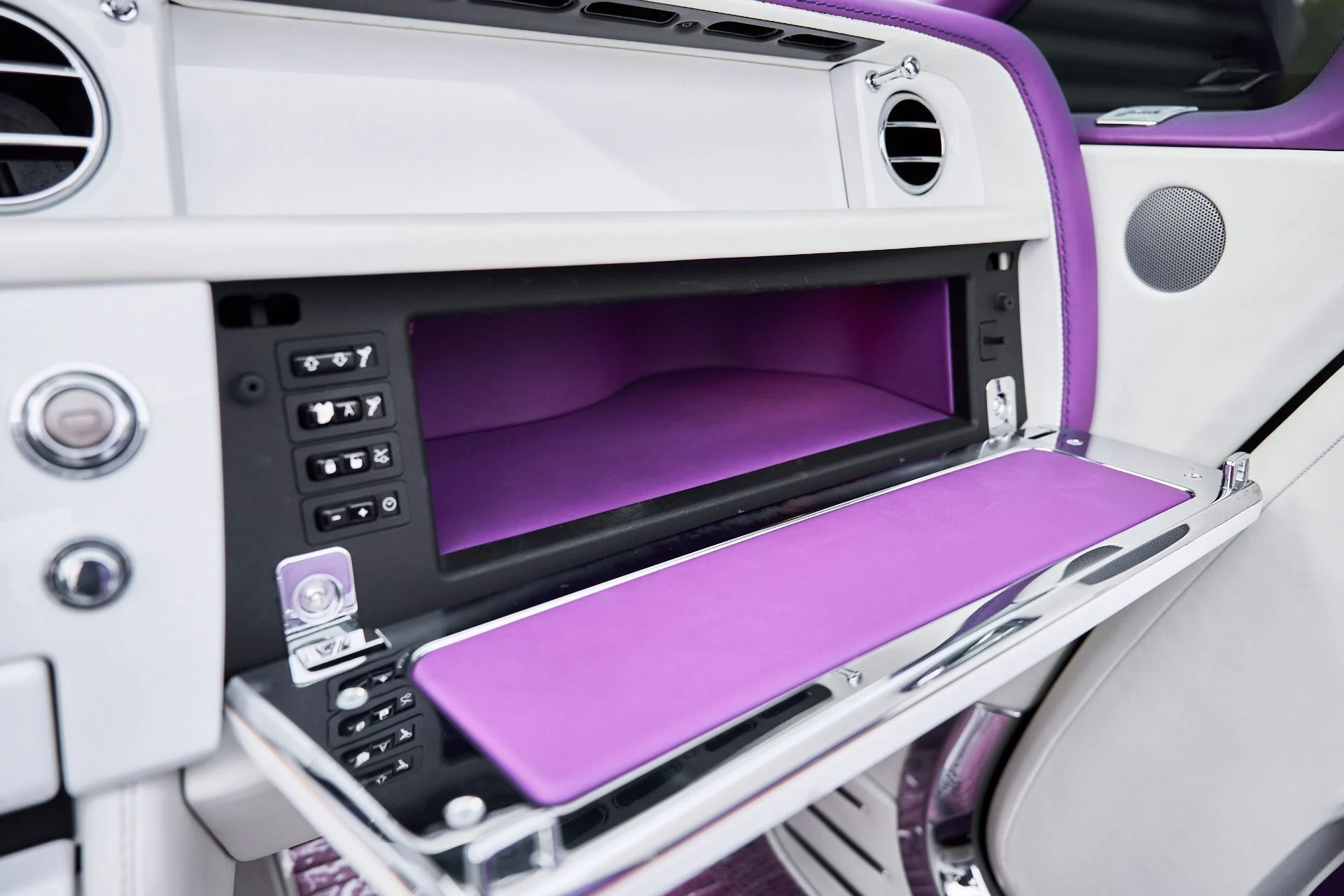 mph092_4175607283_Used_2008_Rolls_Royce_Phantom_Drophead_Coupe_Base_1769136143_cd04bd18b5