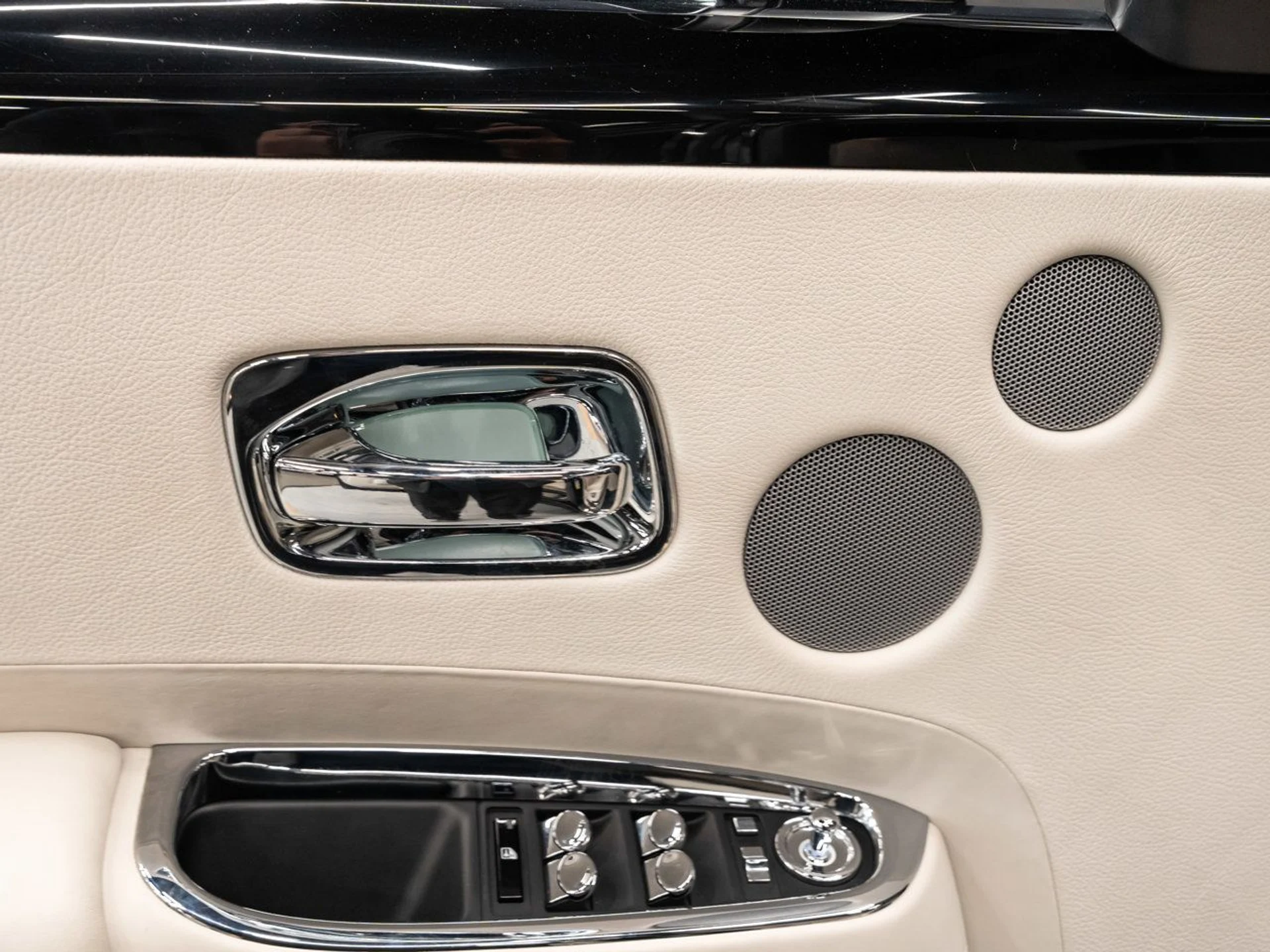 mph092_424982177_rolls_royce_ghost_2012_6385783c43