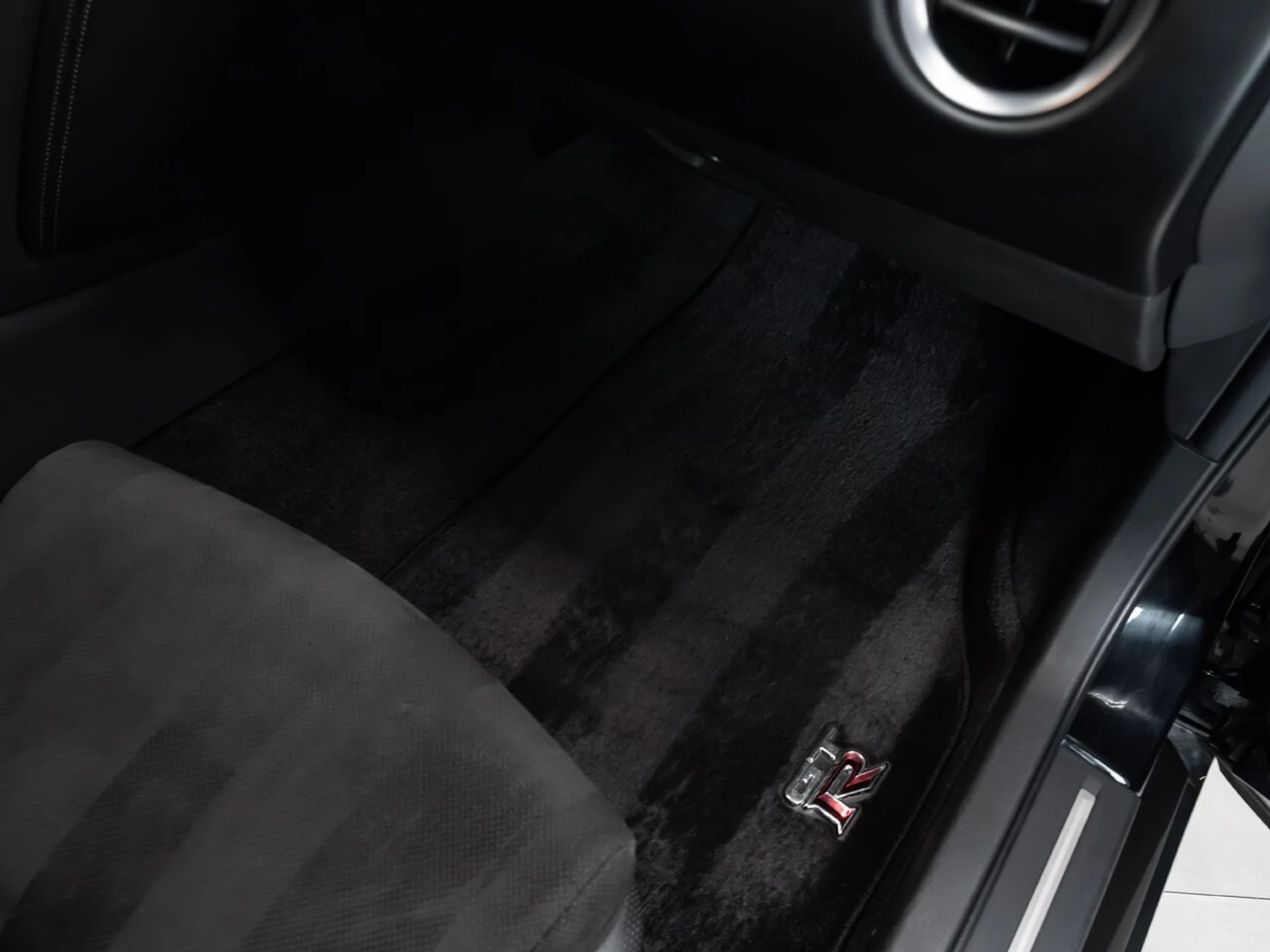 mph092_686875406_nissan_gt_r_2009_6a98aff5f9