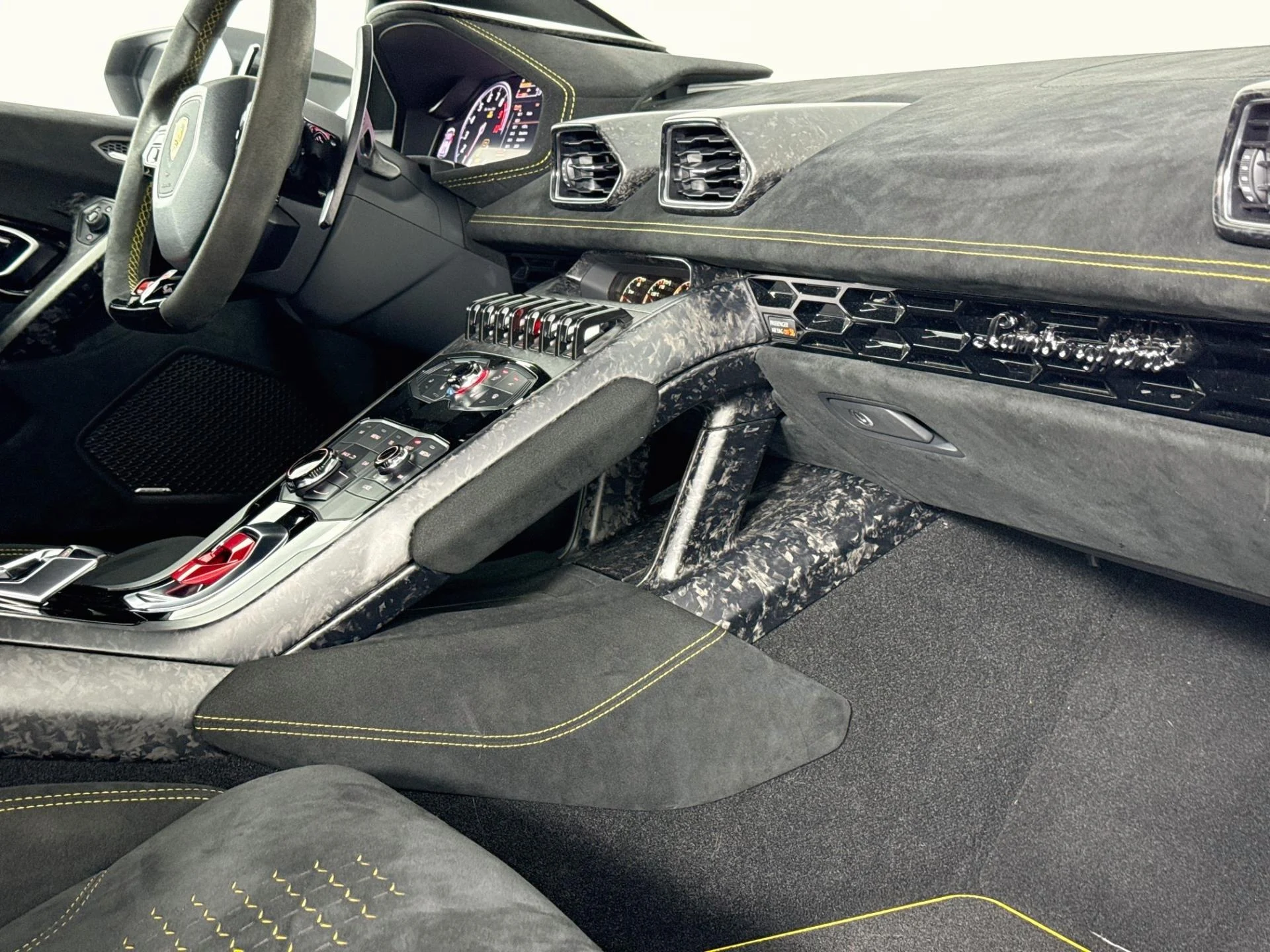 mph092_923599682_Used_2019_Lamborghini_Huracan_Performante_Spyder_1793134403_f8f4705635