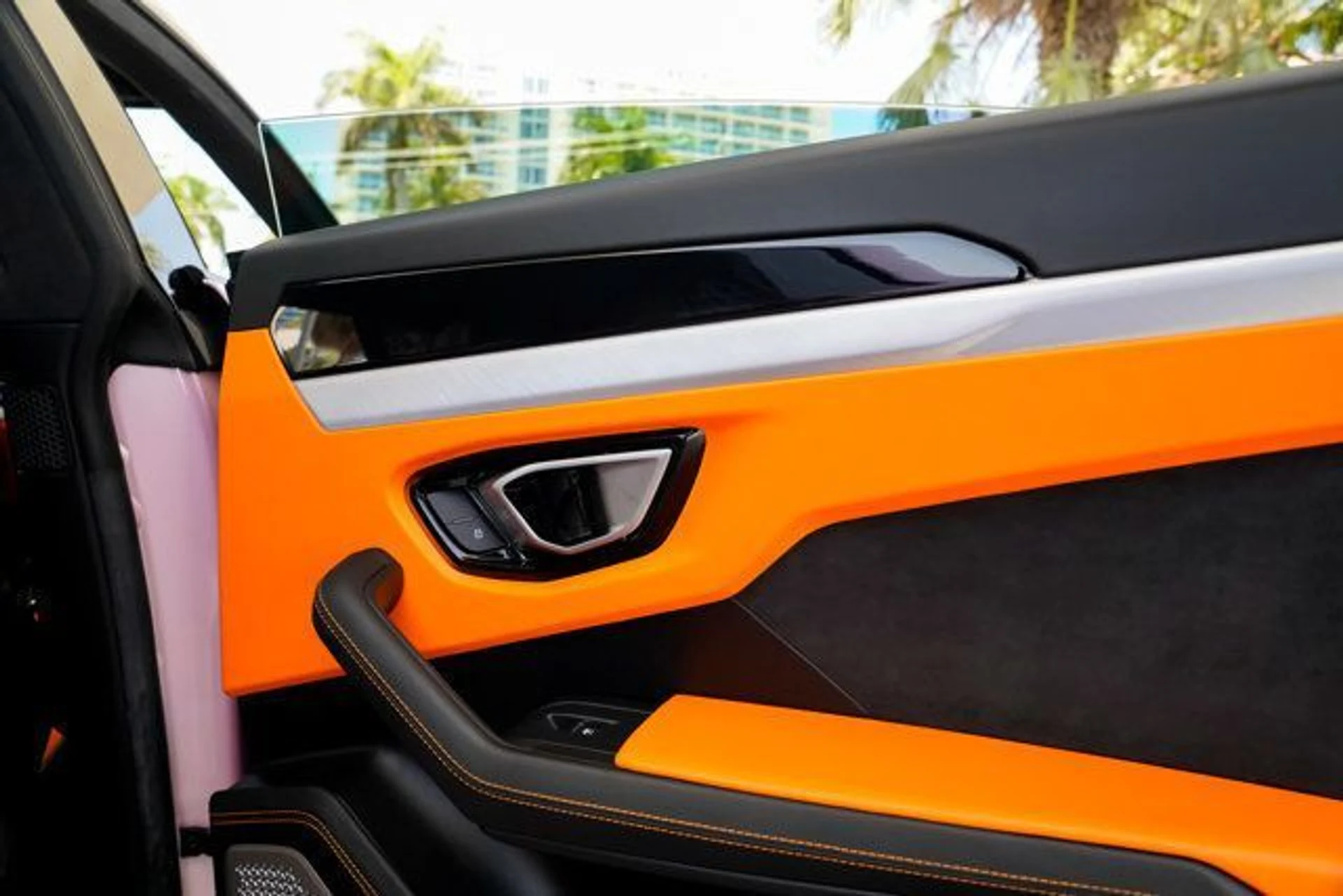 mph092_953615369_used_2021_lamborghini_urus_awd_14354_22713615_93_640_bbc26cef61