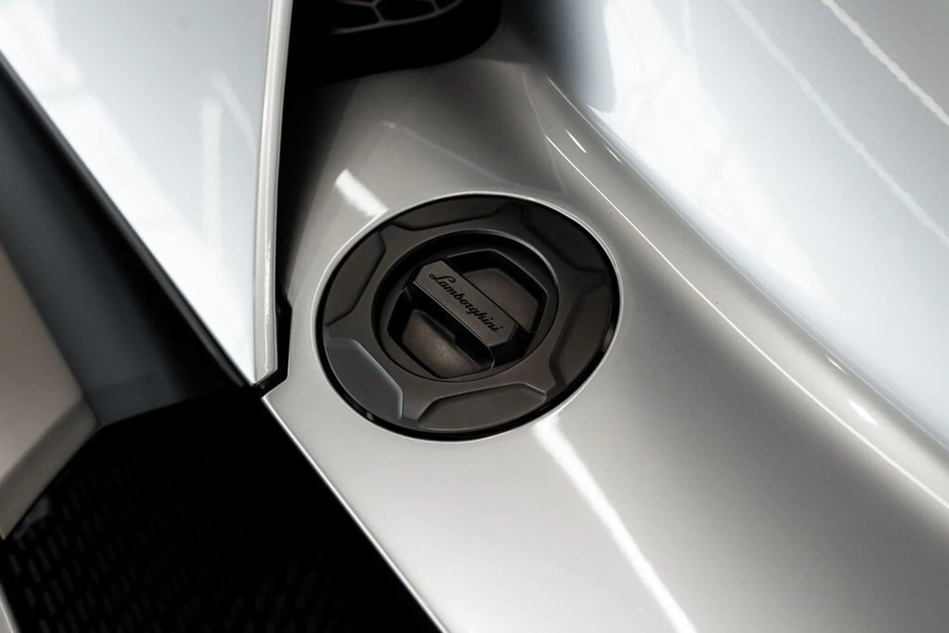 mph093_1037600553_lamborghini_veneno_2014_jpg_v_1779988126_78835f53a8