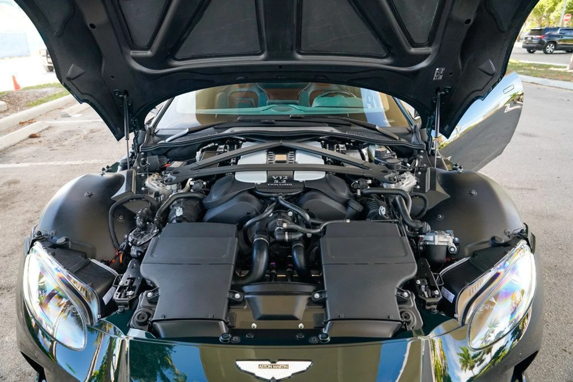 mph093_1487314663_used_2023_aston_martin_vantage_v12coupe_14354_22896697_94_1024_9e5c712dcc