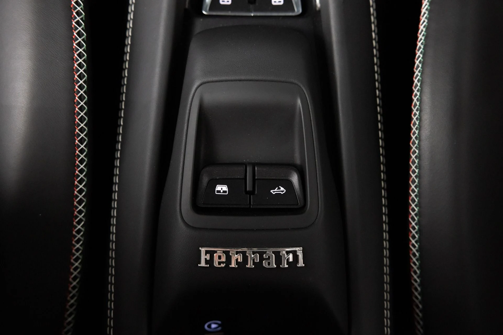 mph093_163483007_Used_2022_Ferrari_F8_Spider_1789581635_d1de37fc3f