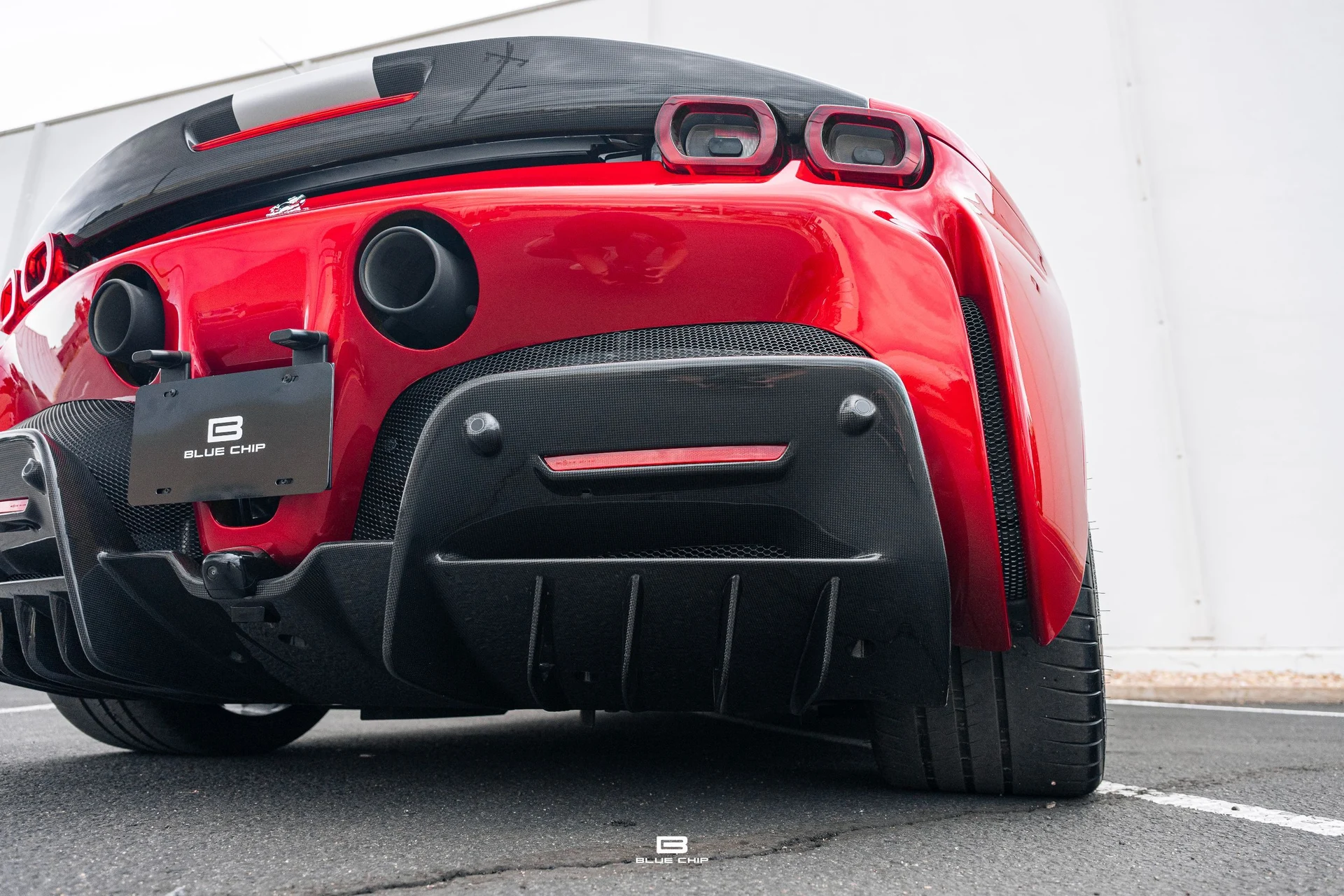 mph093_1665180518_6a6a8586be0ca56487f21b7a_23796_202025_20_Ferrari_20_SF_90_20_Spider_20_Roso_20_Magma_94_6487f633d2