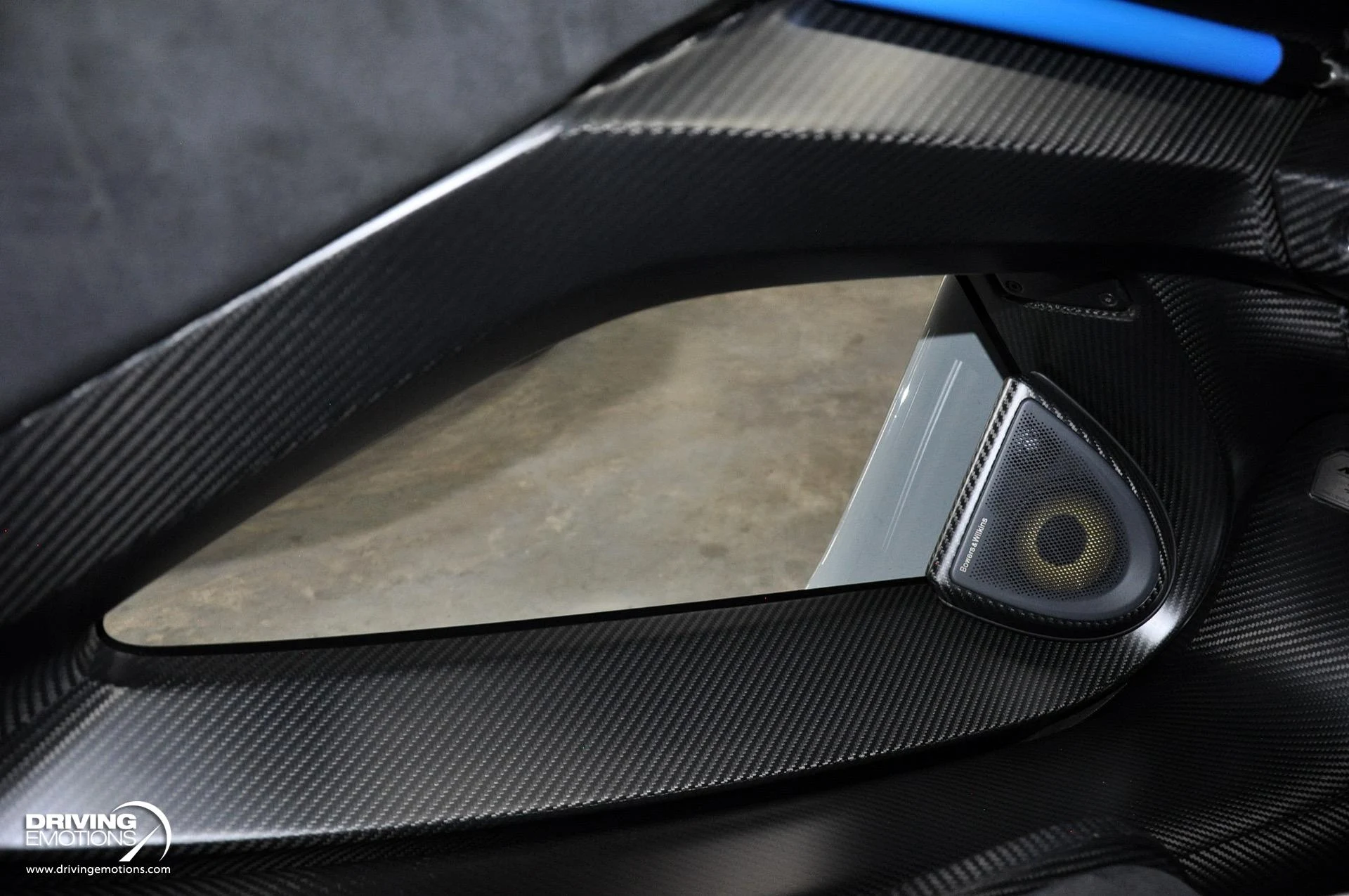 mph093_1830346084_683_p94_l_655de10860