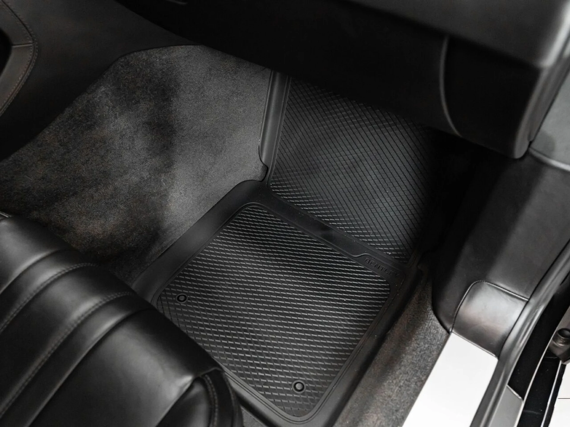 mph093_1930697937_bentley_continental_2022_831e08cf02