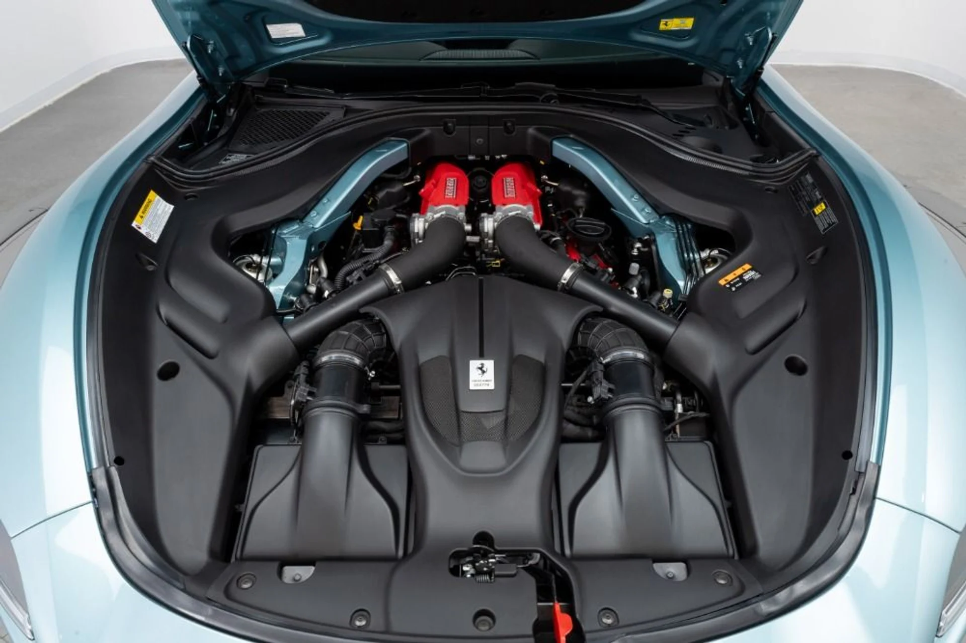 mph093_1967273280_Used_2024_Ferrari_Roma_Spider_7a3b202955