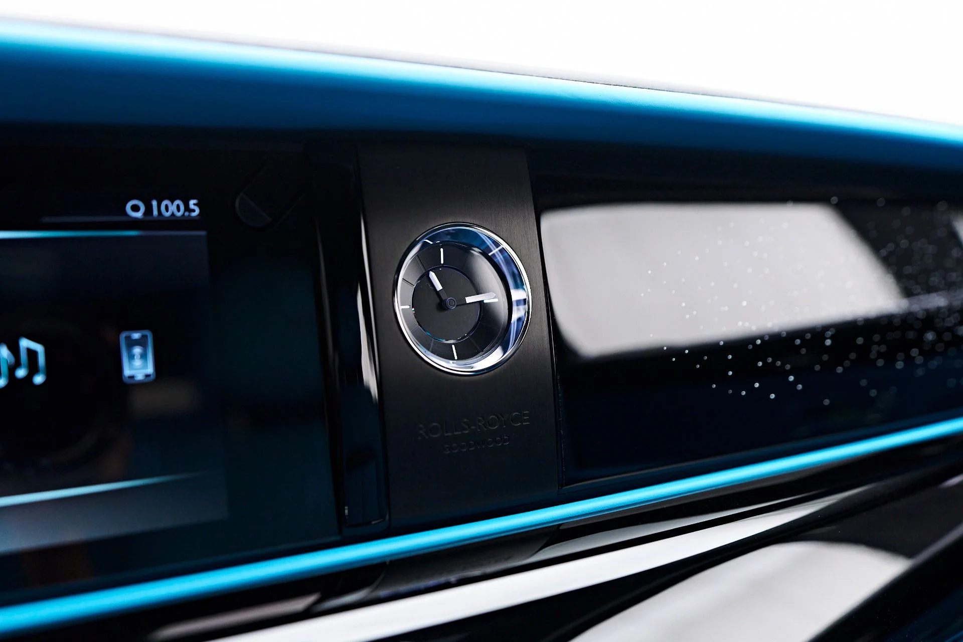 mph093_2091869959_Used_2024_Rolls_Royce_Ghost_Base_1755131984_cfcddd6693