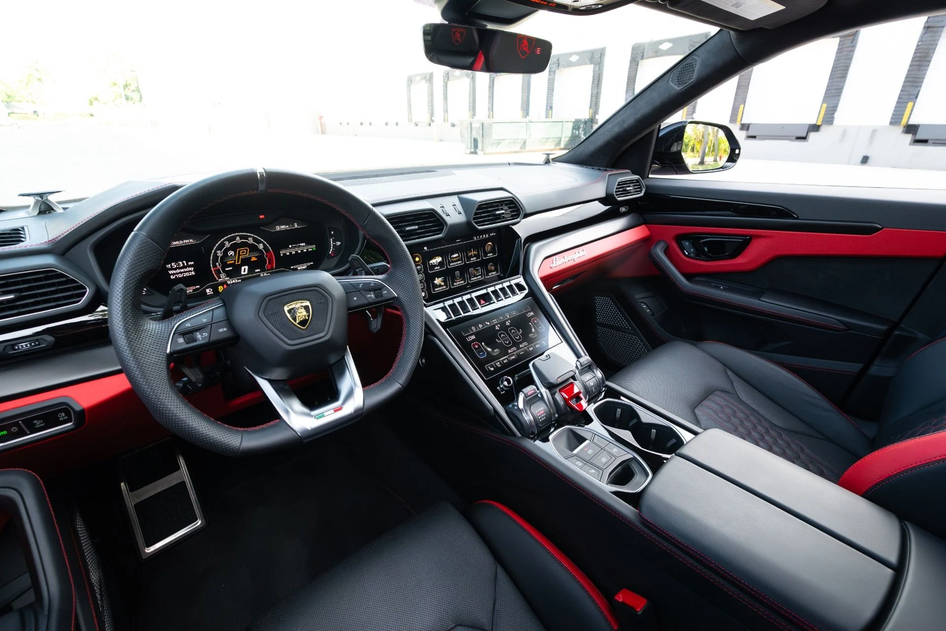 mph093_2454947452_Used_2024_Lamborghini_Urus_S_1781215917_040a335e8c
