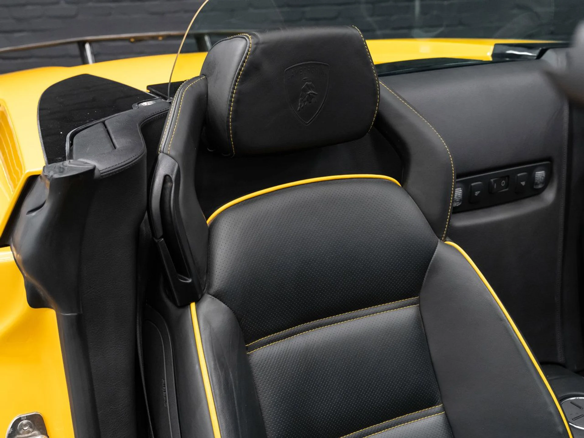 mph093_2704142021_lamborghini_gallardo_2006_b20232108b