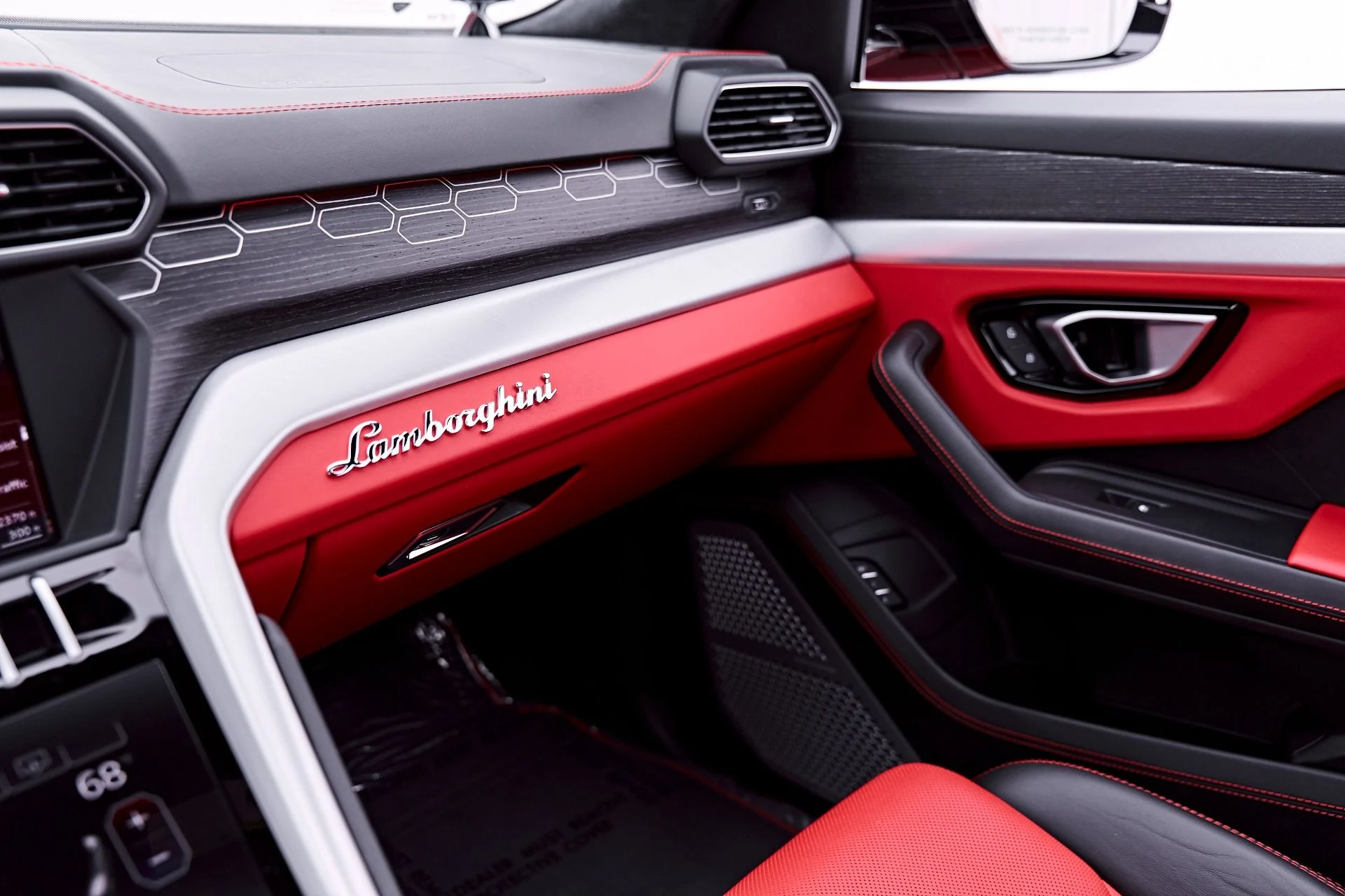 mph093_3072670457_Used_2019_Lamborghini_Urus_Base_1782948099_59924e846f