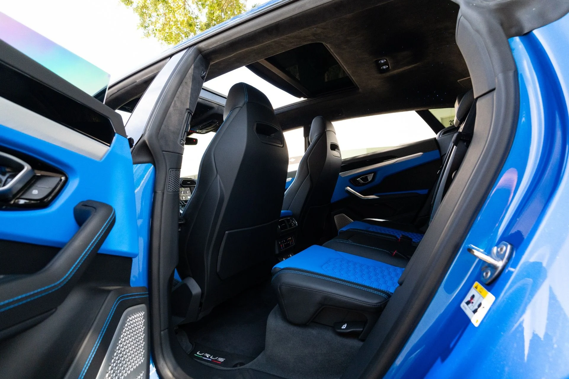 mph093_3428261833_Used_2019_Lamborghini_Urus_1781241949_d9564a258e