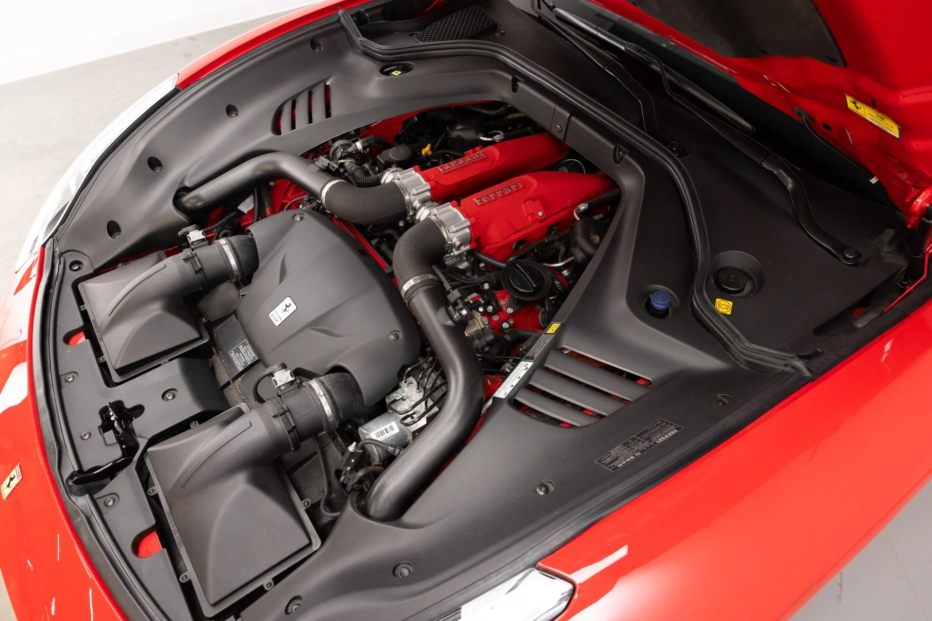 mph093_4113404415_Used_2017_Ferrari_California_T_1784583649_fe0dcc60c4