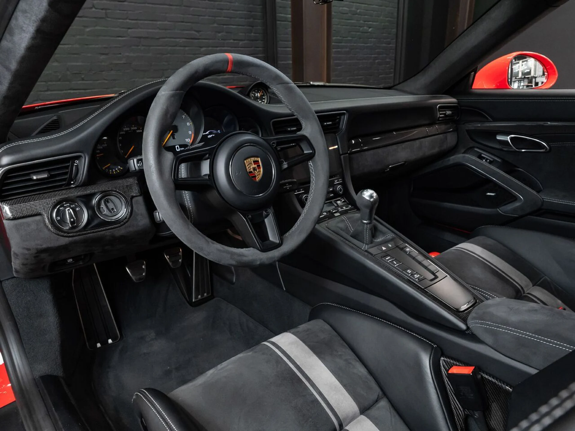 mph093_601123195_porsche_911_2018_3a5a019e90