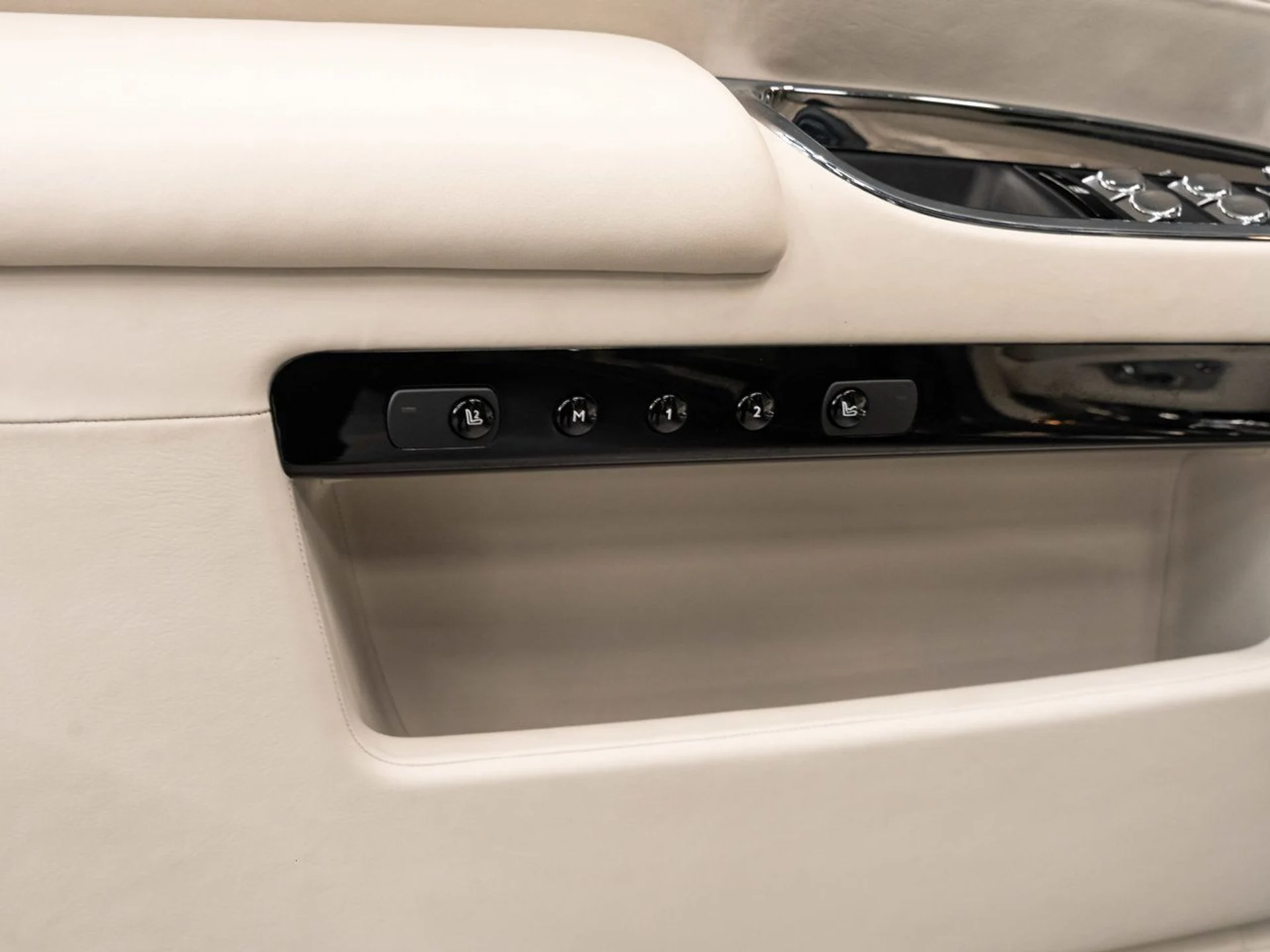 mph094_1056838384_rolls_royce_ghost_2012_4ac09f395f