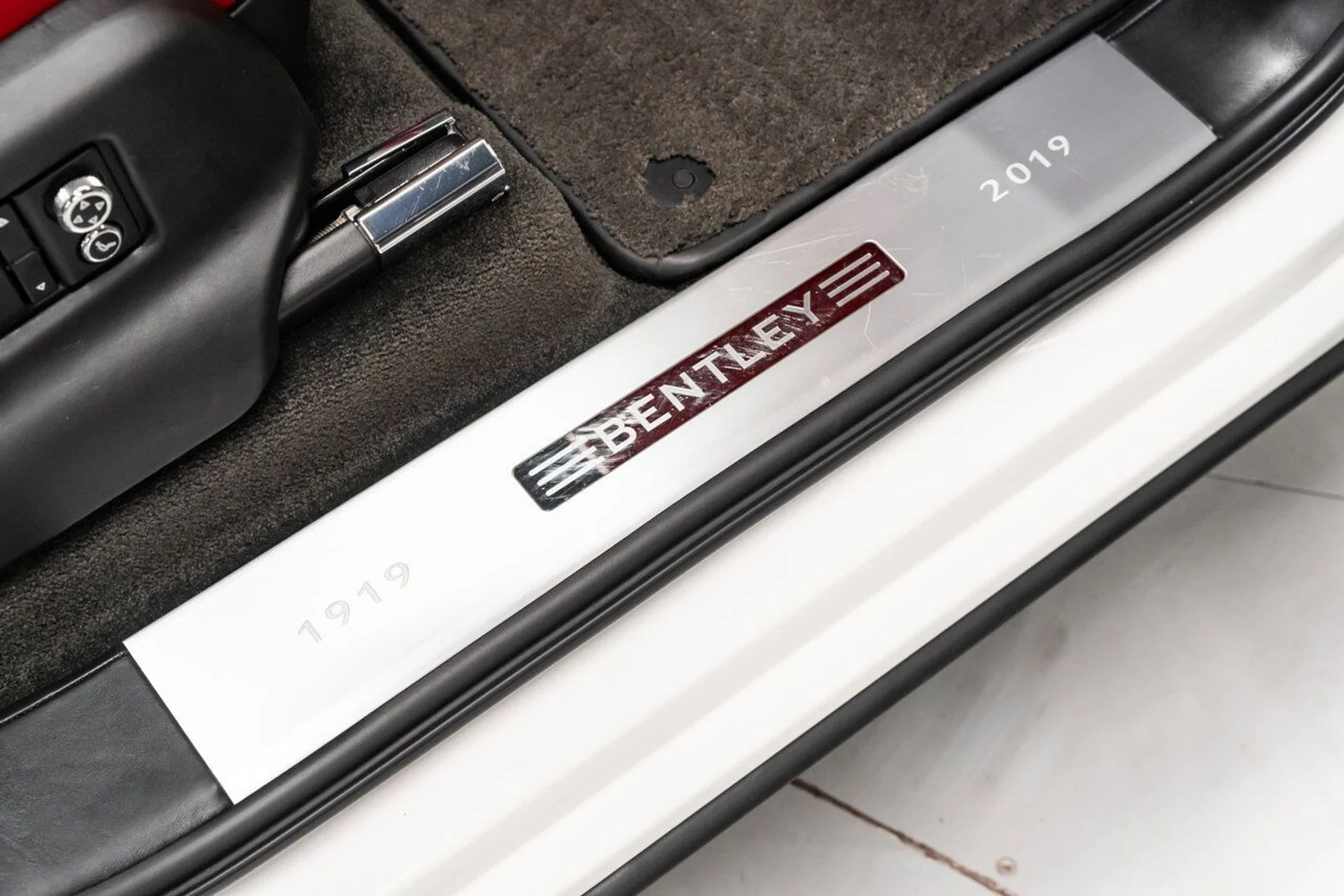 mph094_1066176356_bentley_bentayga_2019_bbf281d8ee