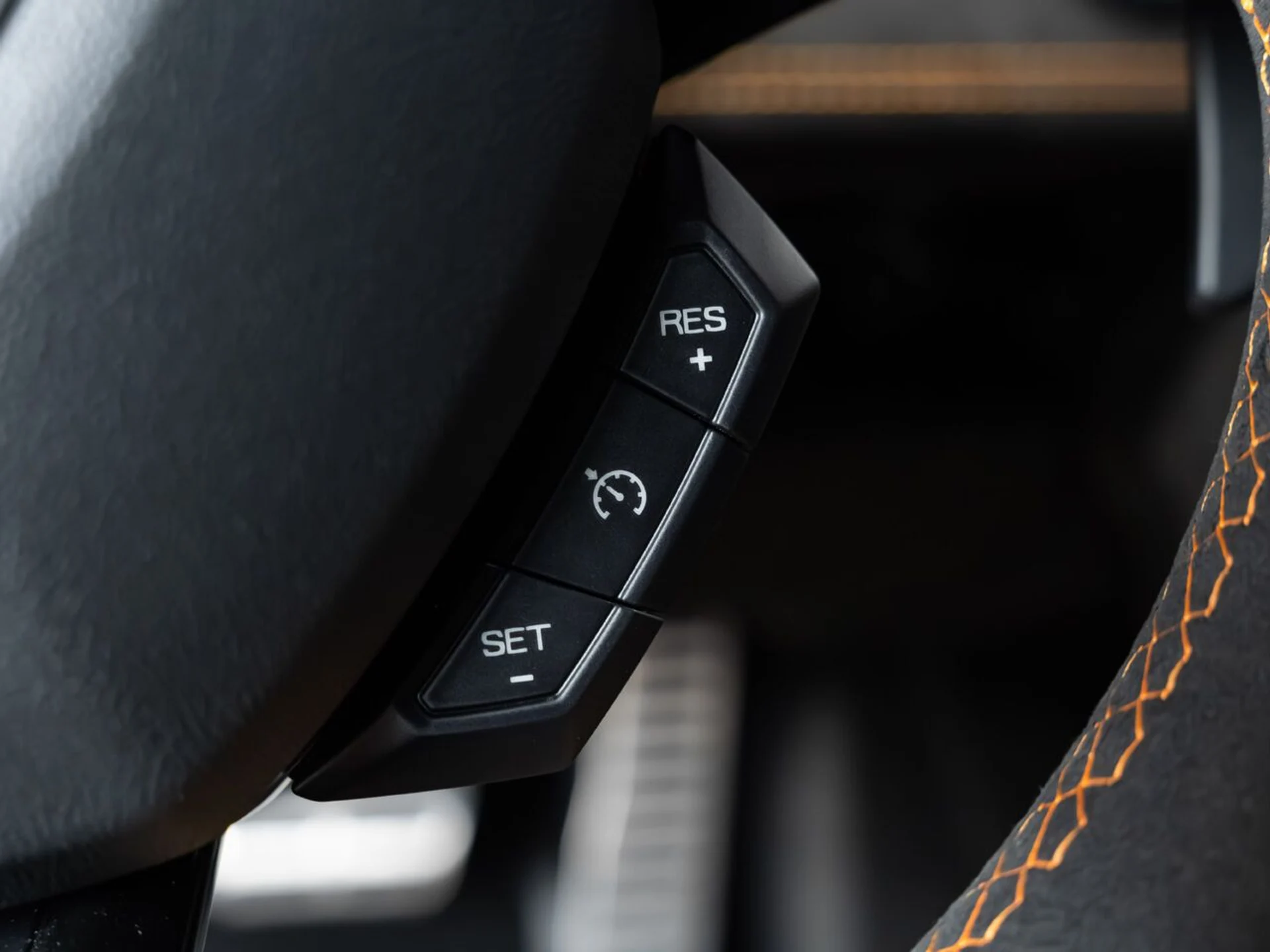 mph094_1696901310_lamborghini_huracan_2023_c6ef177c96