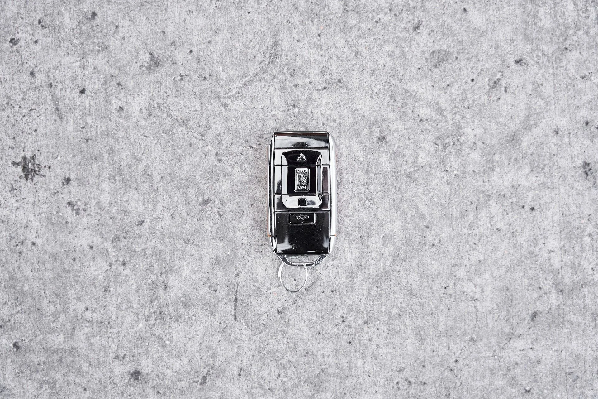 mph094_1975435778_Used_2025_Rolls_Royce_Cullinan_Base_1770950951_f95f25f09b