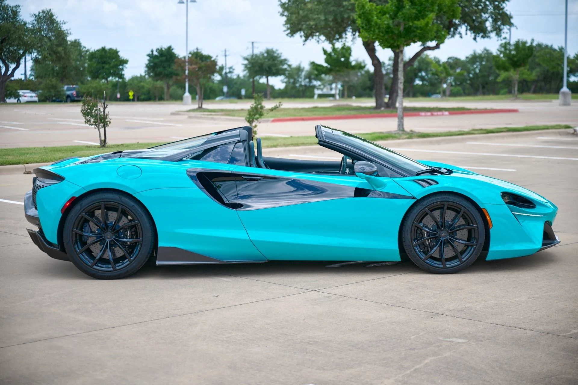 mph094_2310150630_Used_2025_Mc_Laren_Artura_Spider_1779138981_719dd51c18
